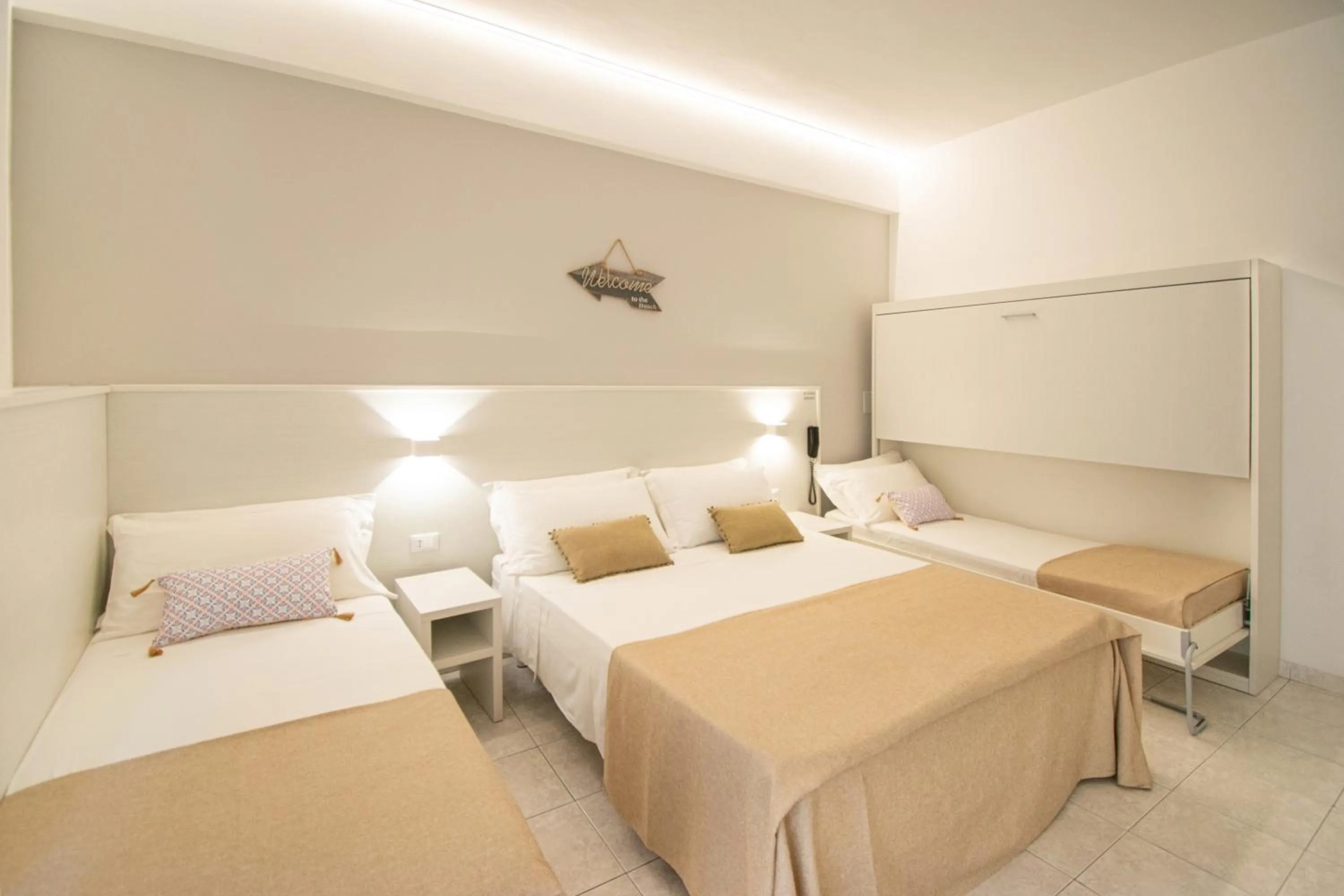 Shower, Bed in Ambra Hotel Cattolica