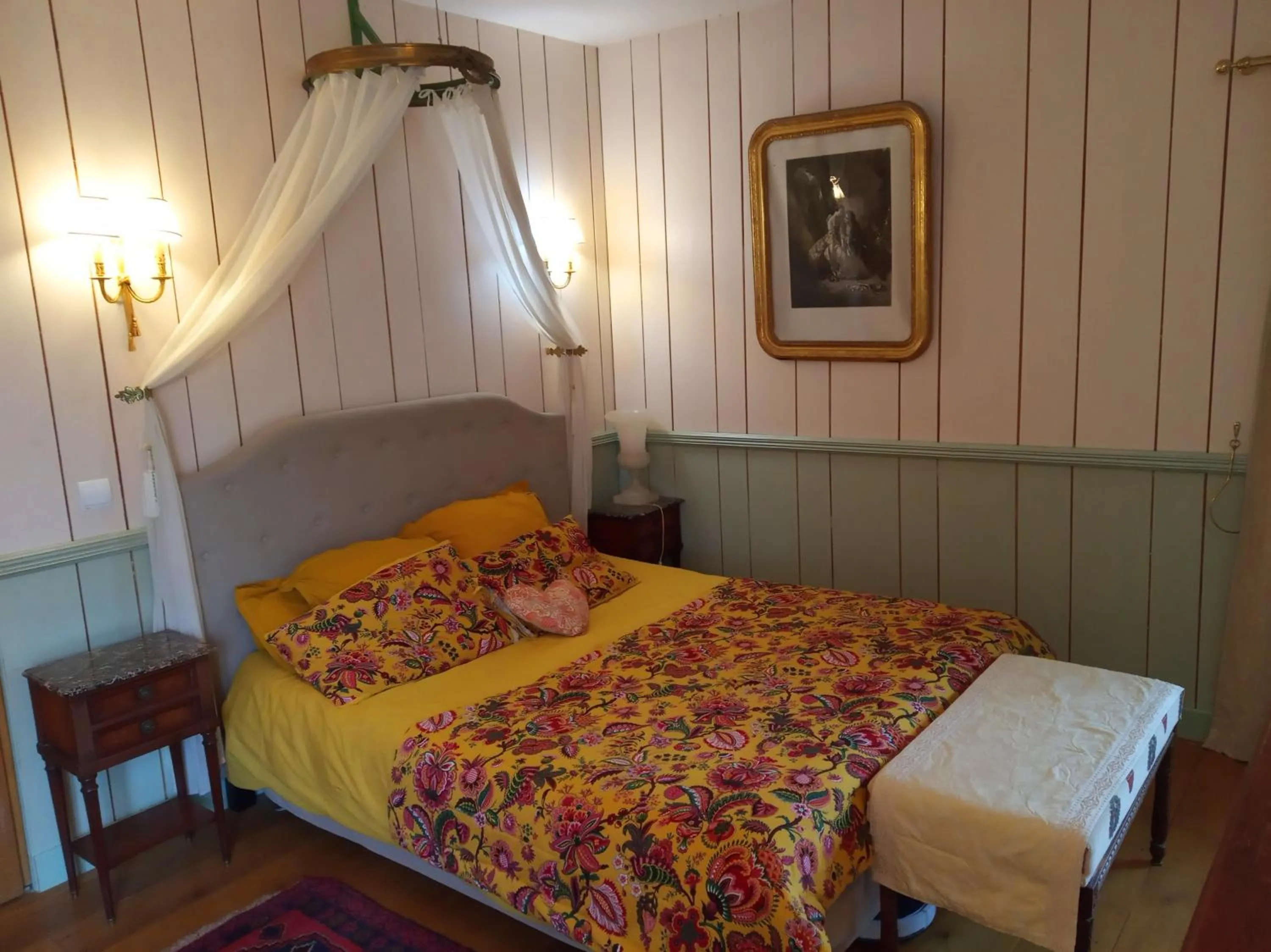 Bed in Chambre d'Hôtes La Grenade Bleue