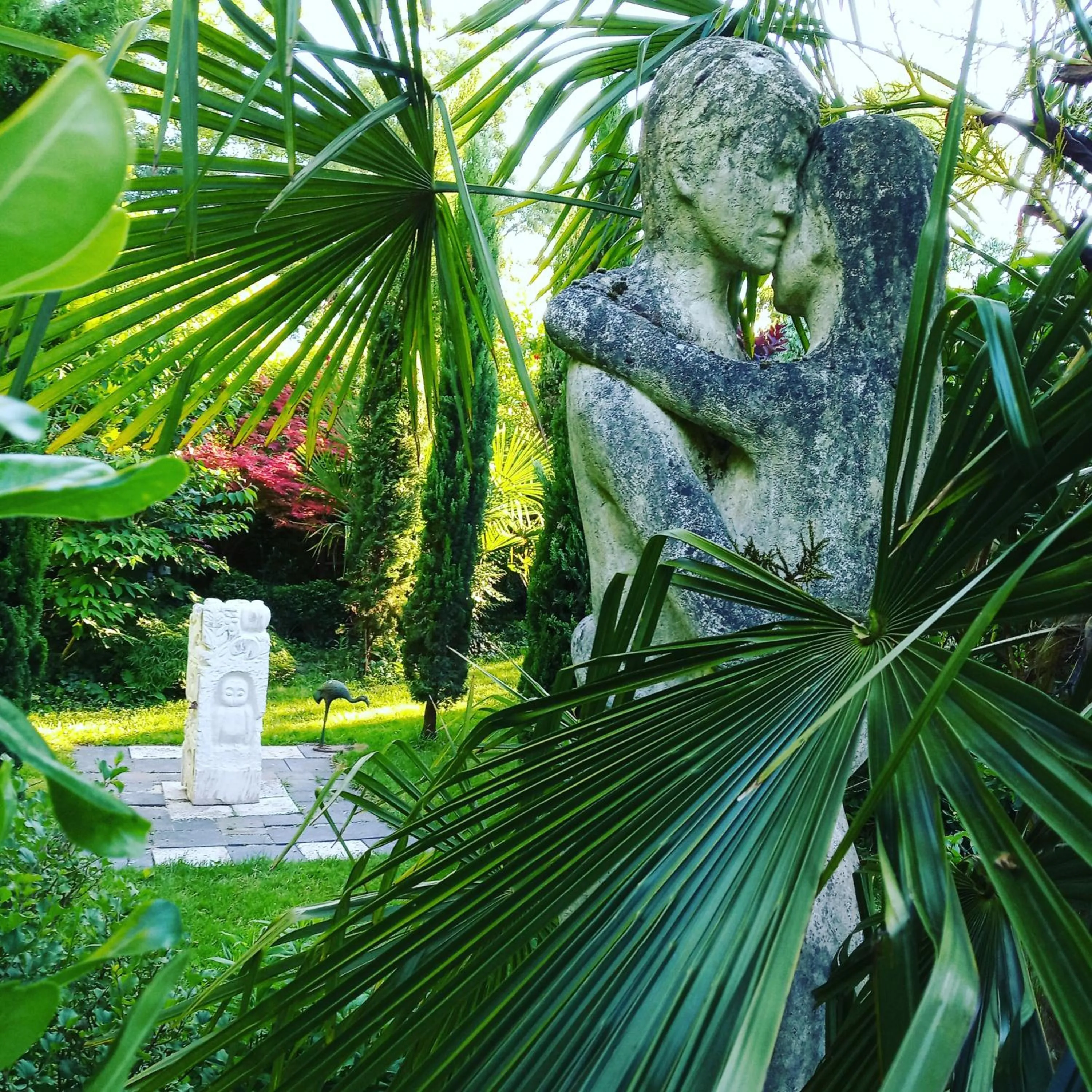 Garden in Chambre d'Hôtes La Grenade Bleue