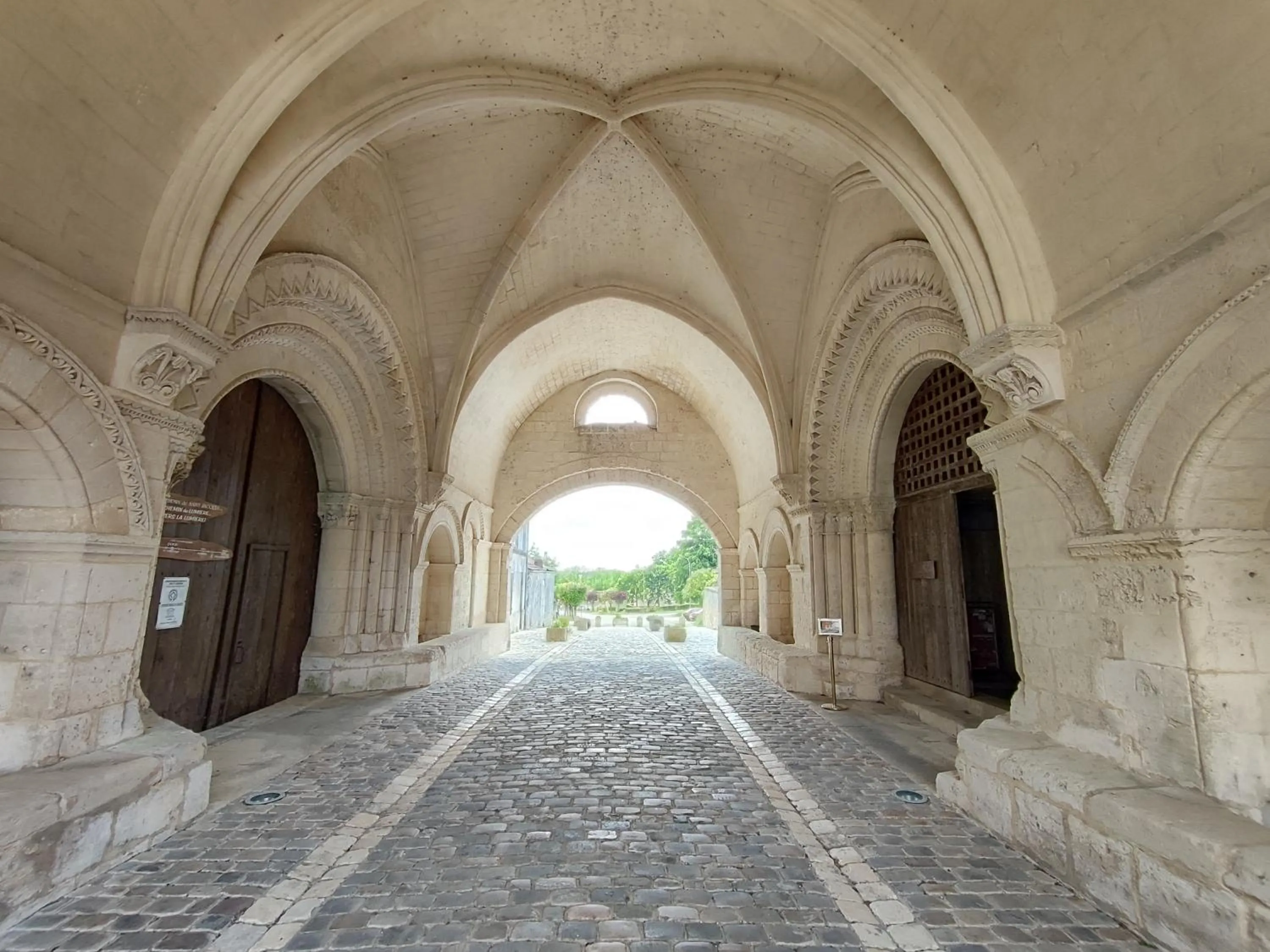 Landmark view in Chambre d'Hôtes La Grenade Bleue