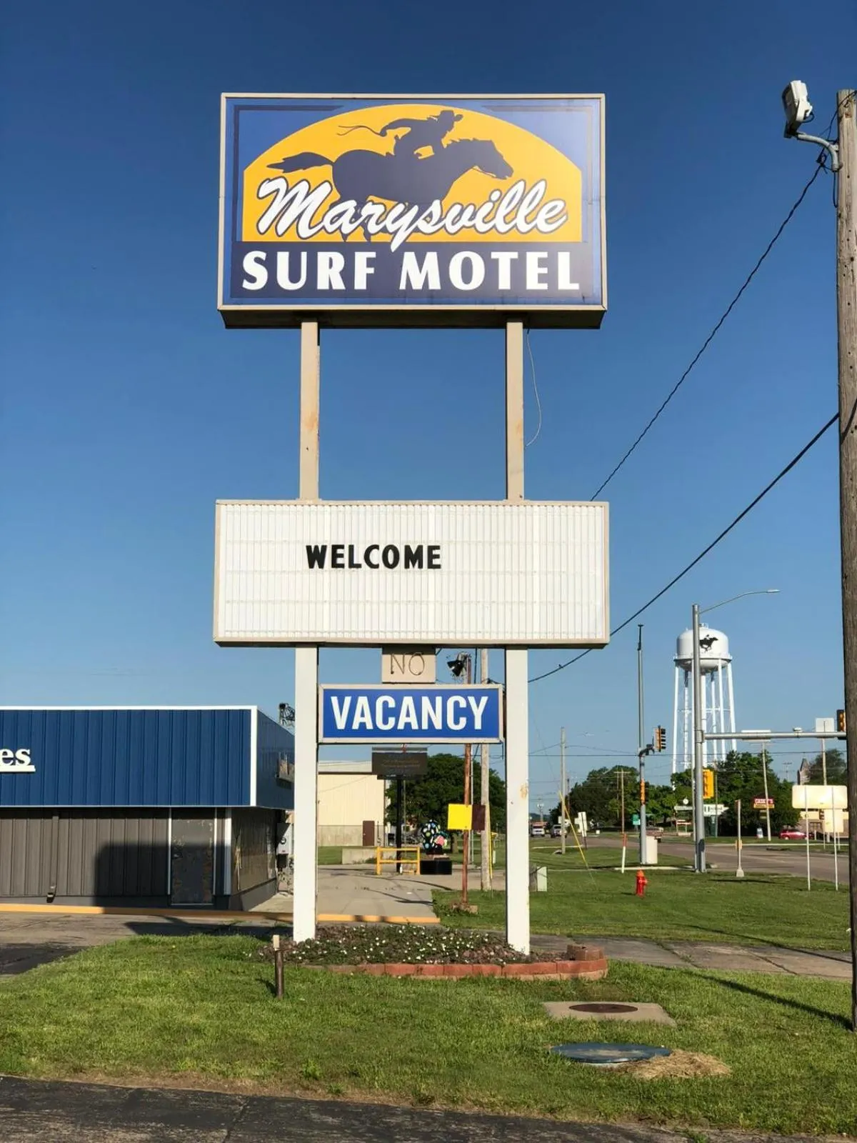 Facade/entrance in Capital O Marysville Surf Motel Kansas