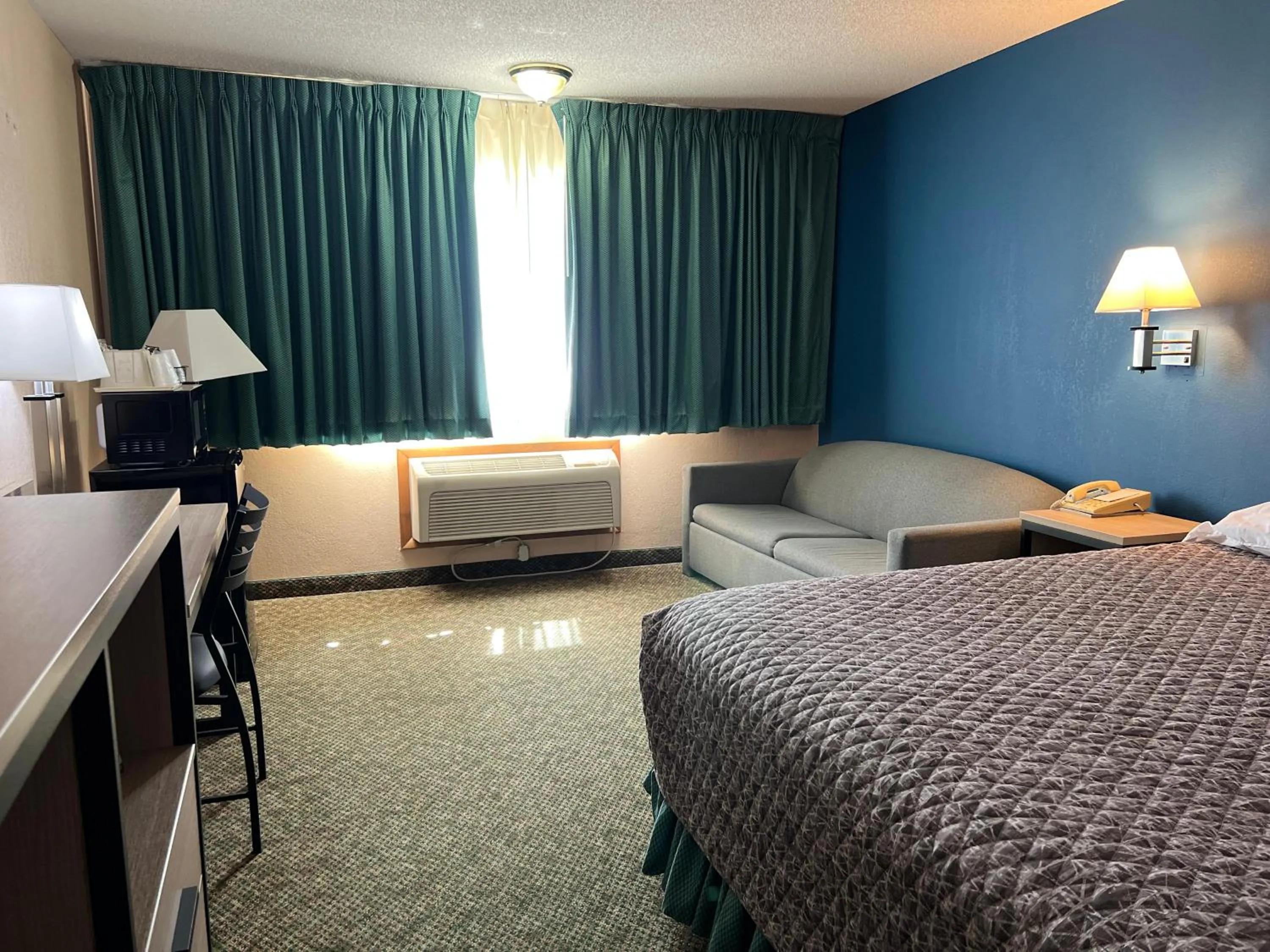 Bedroom, Bed in Capital O Marysville Surf Motel Kansas