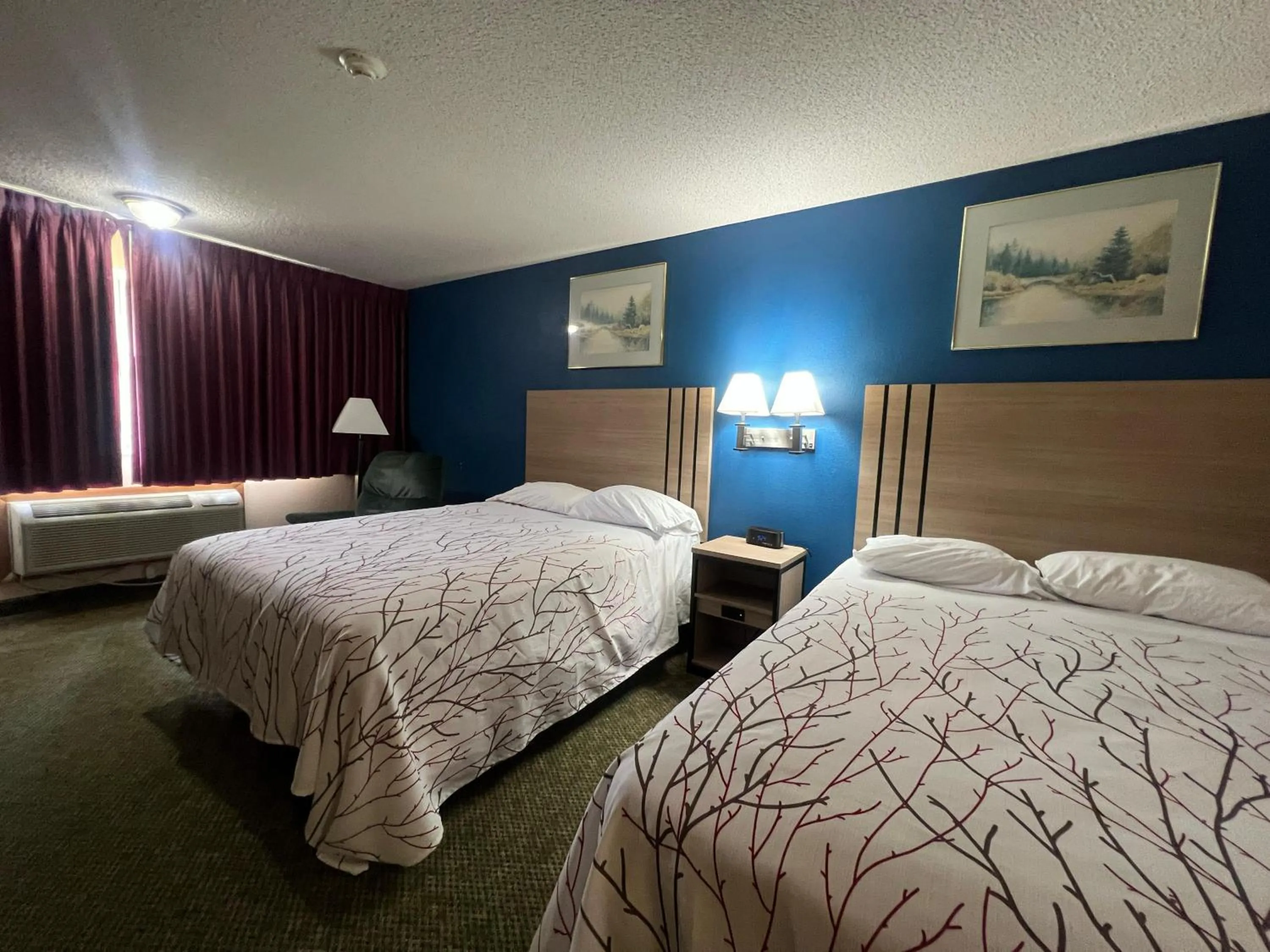 Bedroom, Bed in Capital O Marysville Surf Motel Kansas
