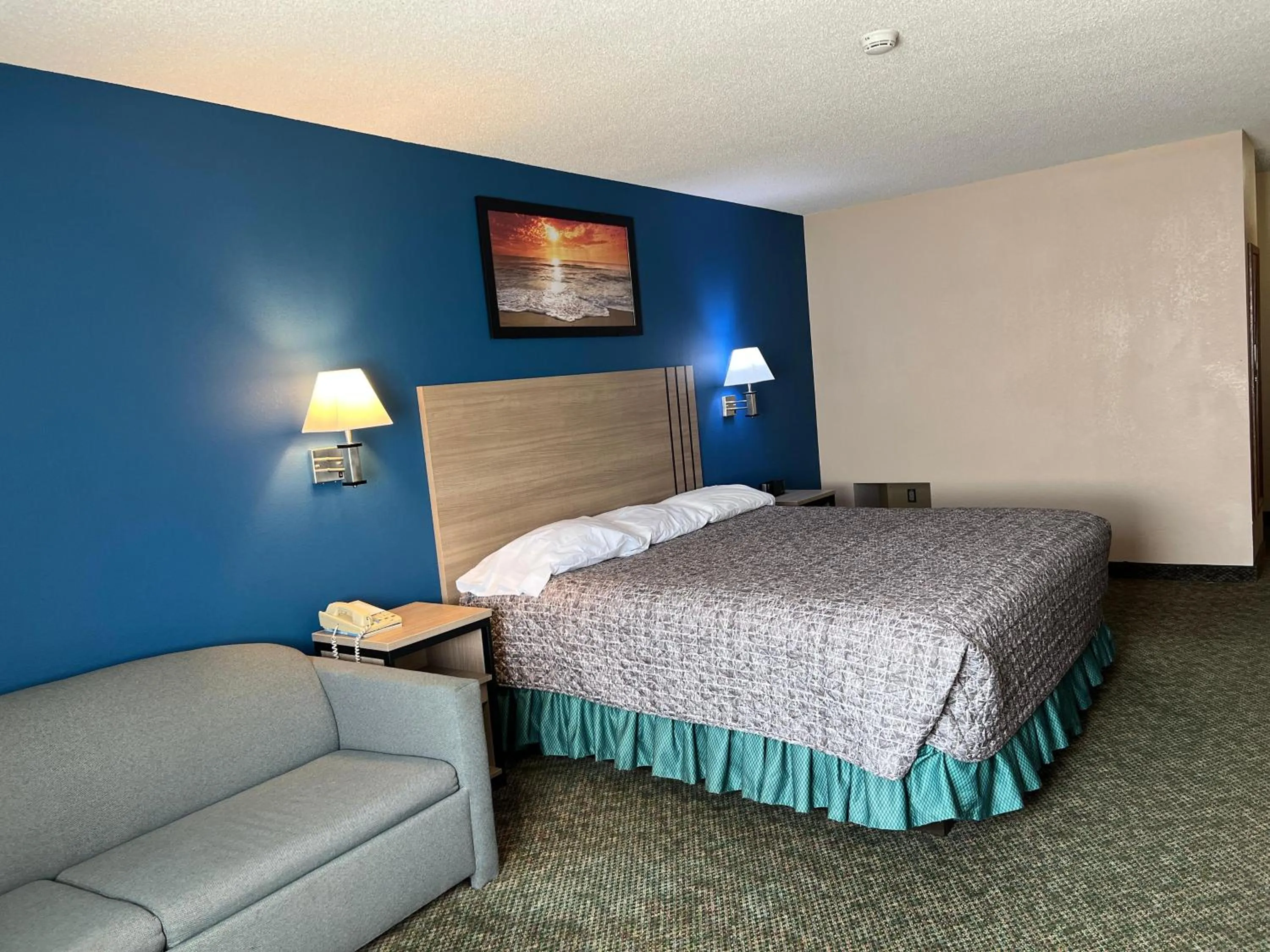Bedroom, Bed in Capital O Marysville Surf Motel Kansas