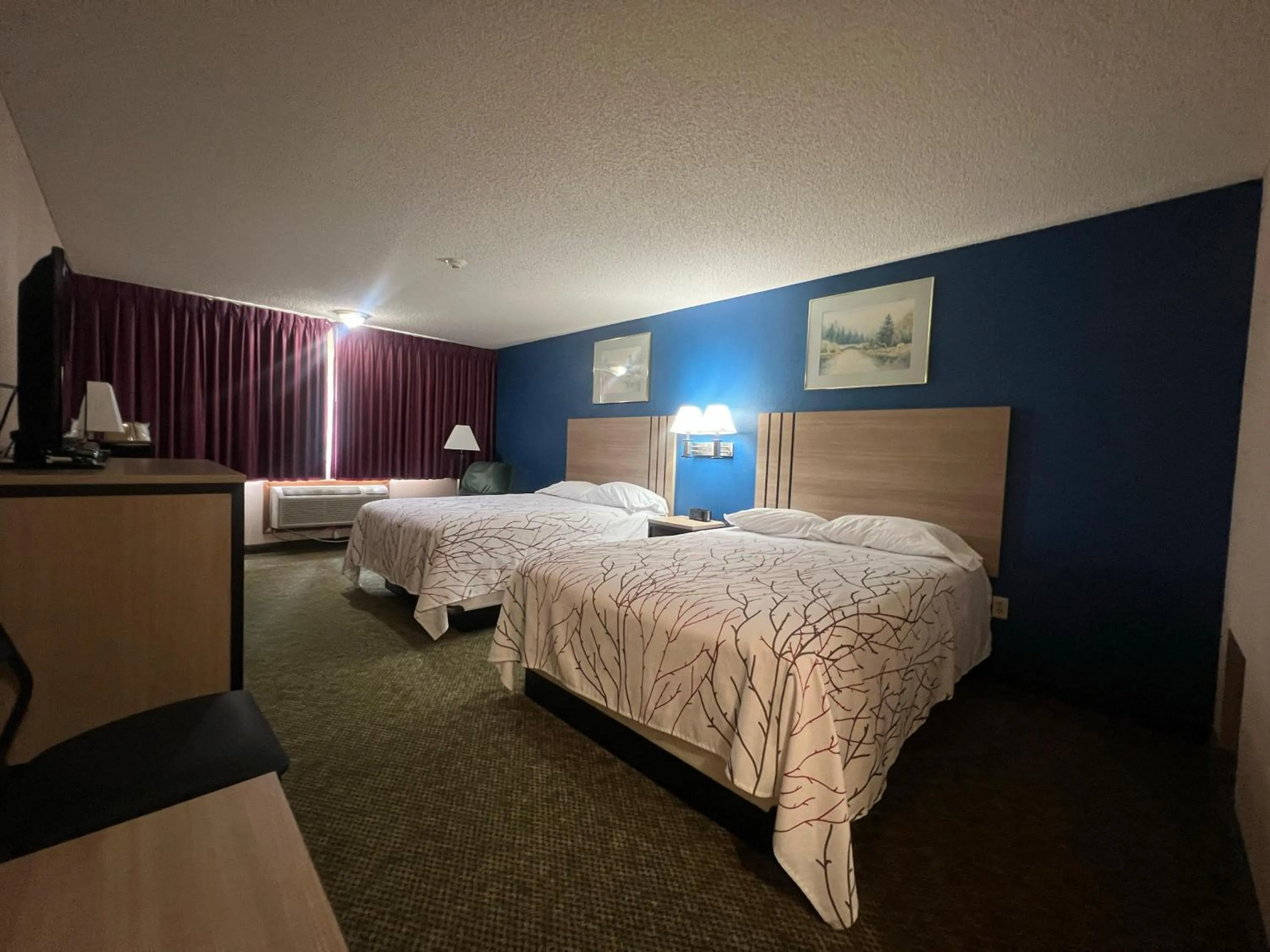 Bedroom, Bed in Capital O Marysville Surf Motel Kansas