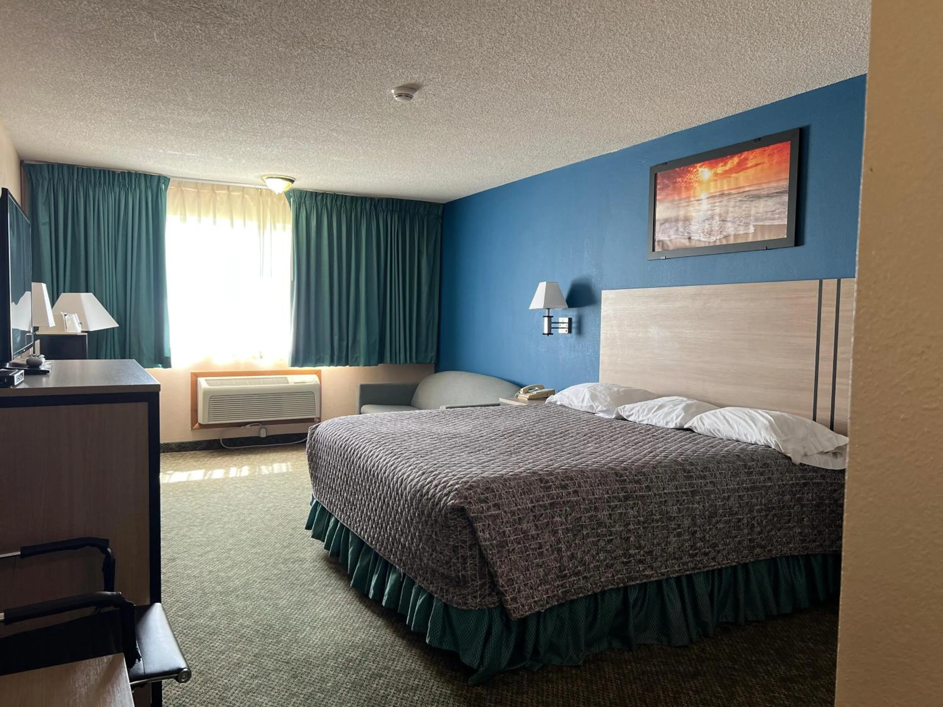 Bedroom, Bed in Capital O Marysville Surf Motel Kansas