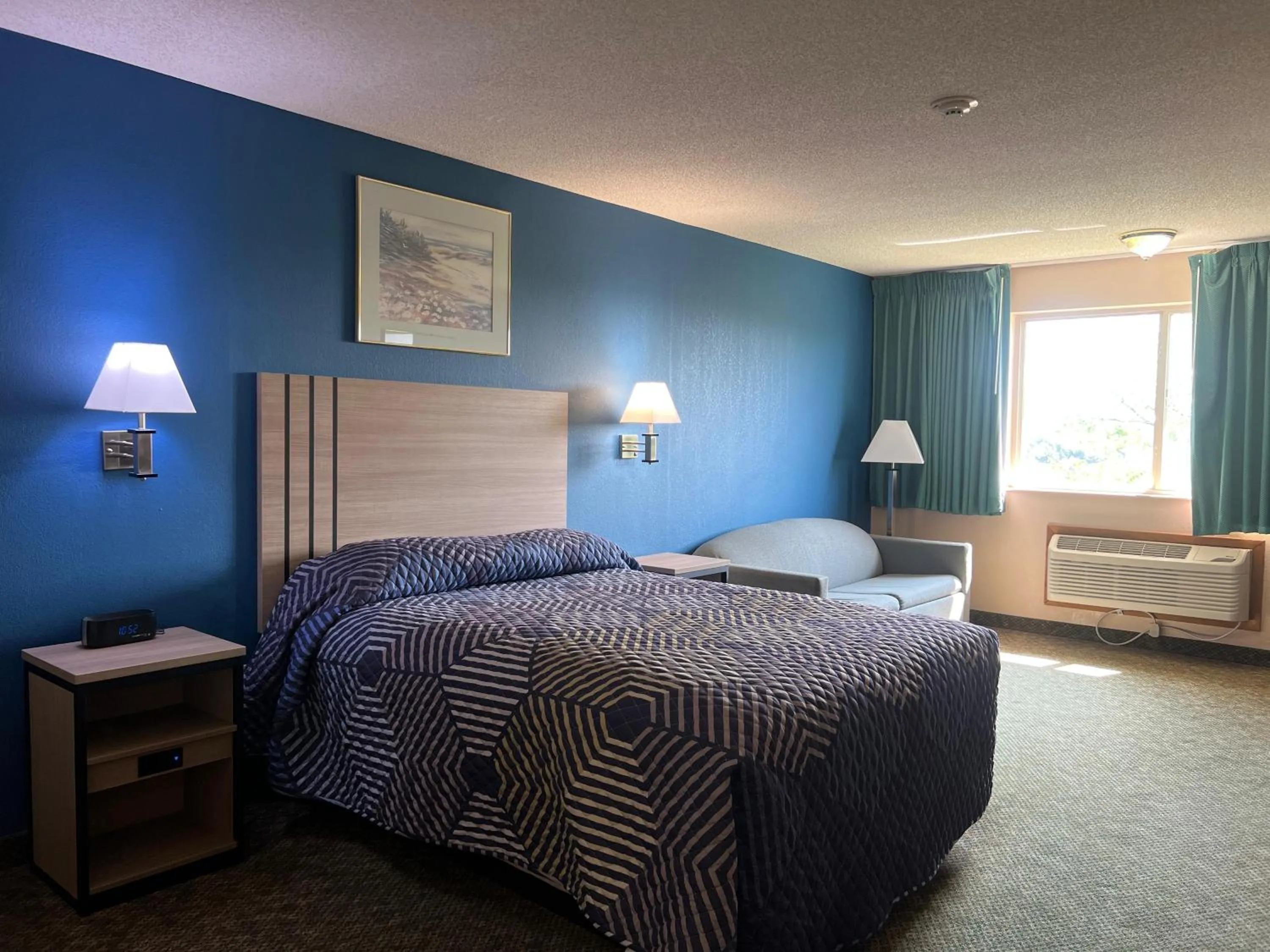 Bedroom, Bed in Capital O Marysville Surf Motel Kansas