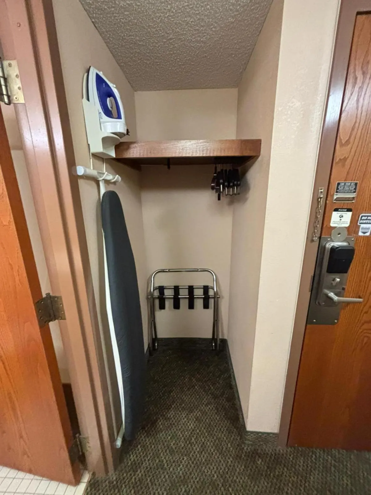 Bathroom in Capital O Marysville Surf Motel Kansas