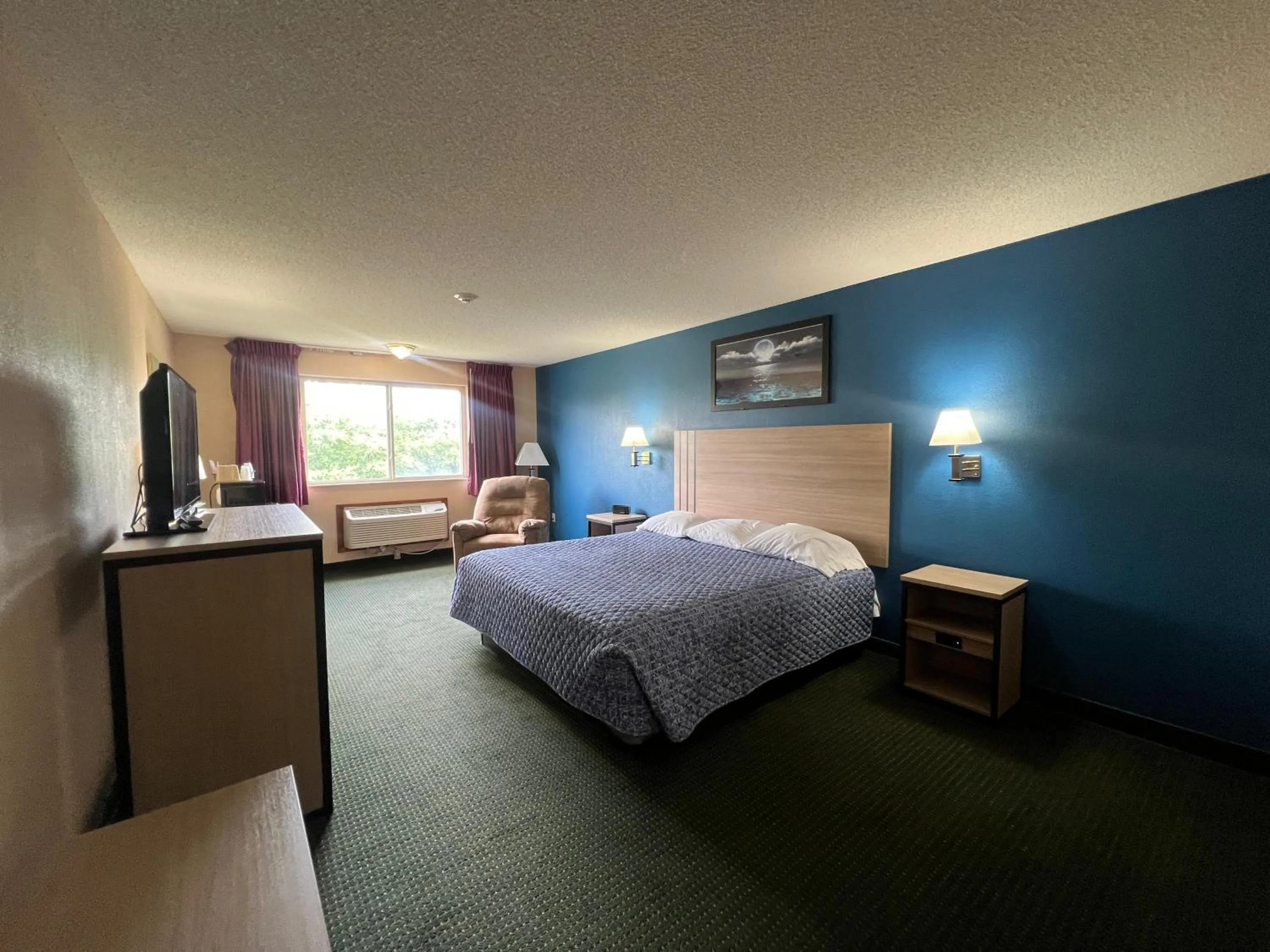 Bedroom, Bed in Capital O Marysville Surf Motel Kansas