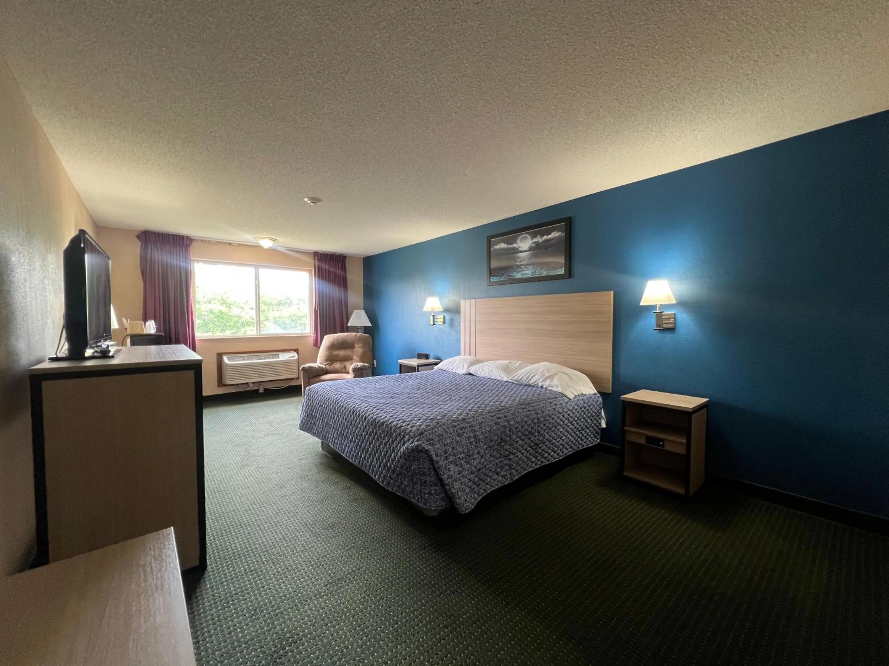 Bedroom, Bed in Capital O Marysville Surf Motel Kansas