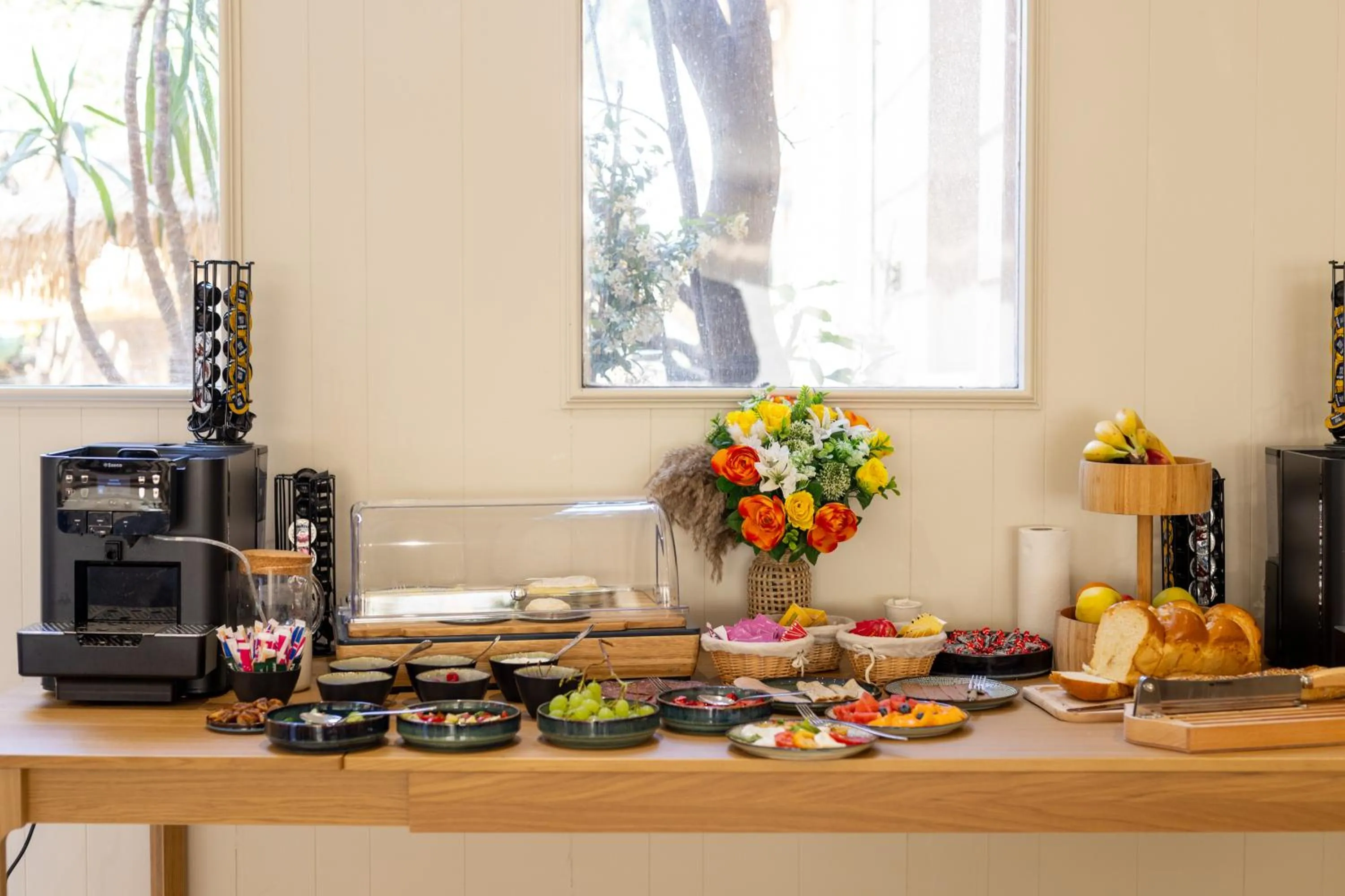 Restaurant/places to eat in Hôtel Lou Juan