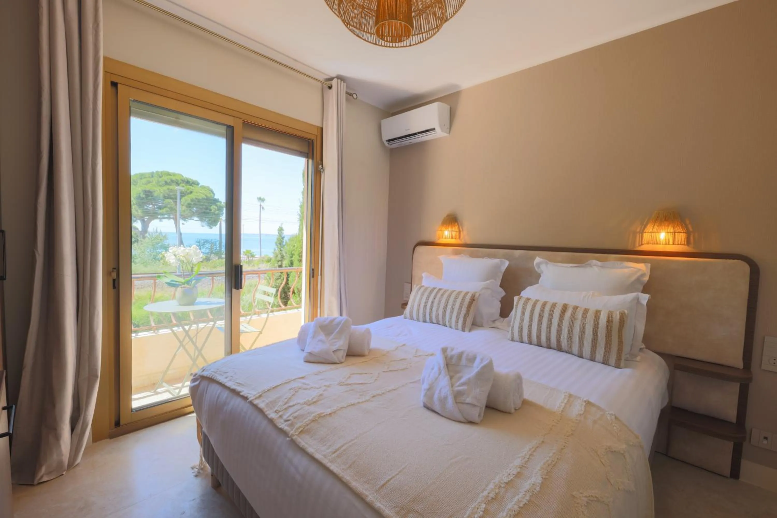 Bed in Hôtel Lou Juan