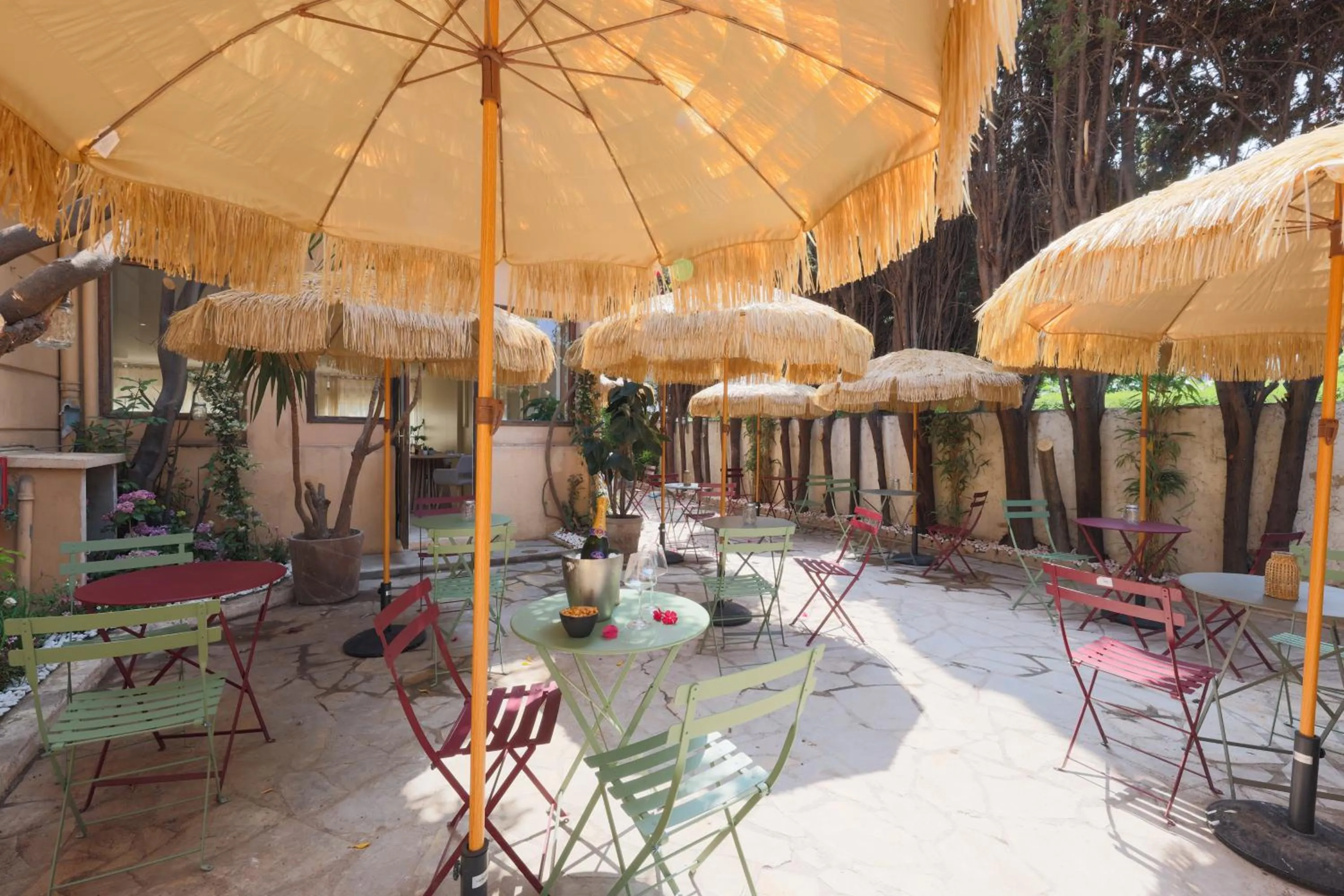 Garden in Hôtel Lou Juan