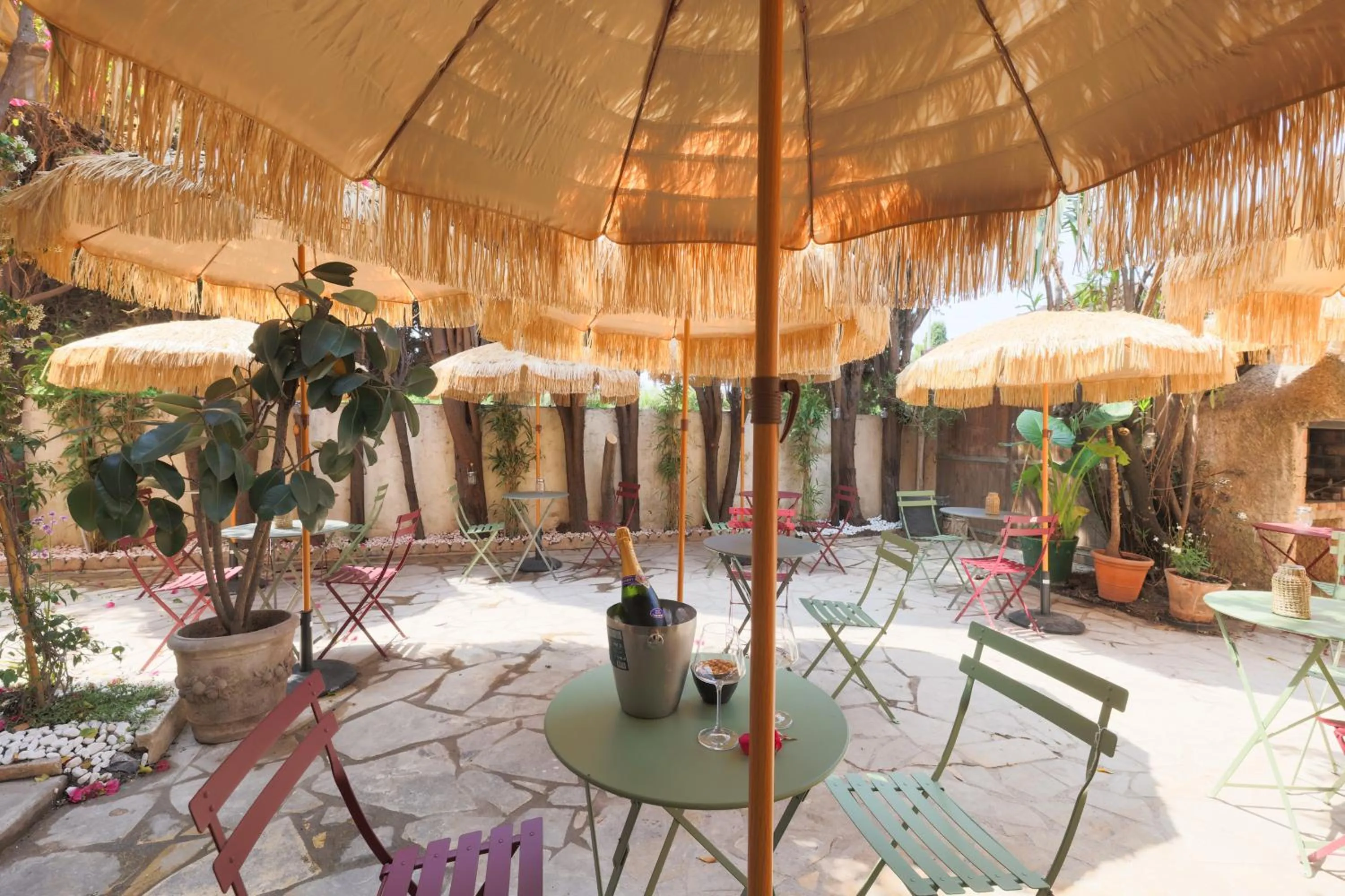 Garden in Hôtel Lou Juan