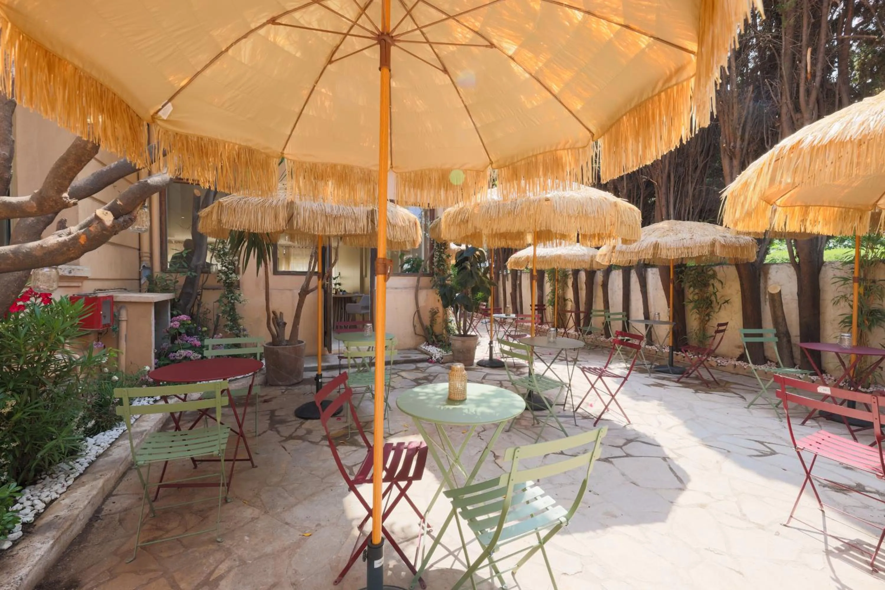 Garden in Hôtel Lou Juan