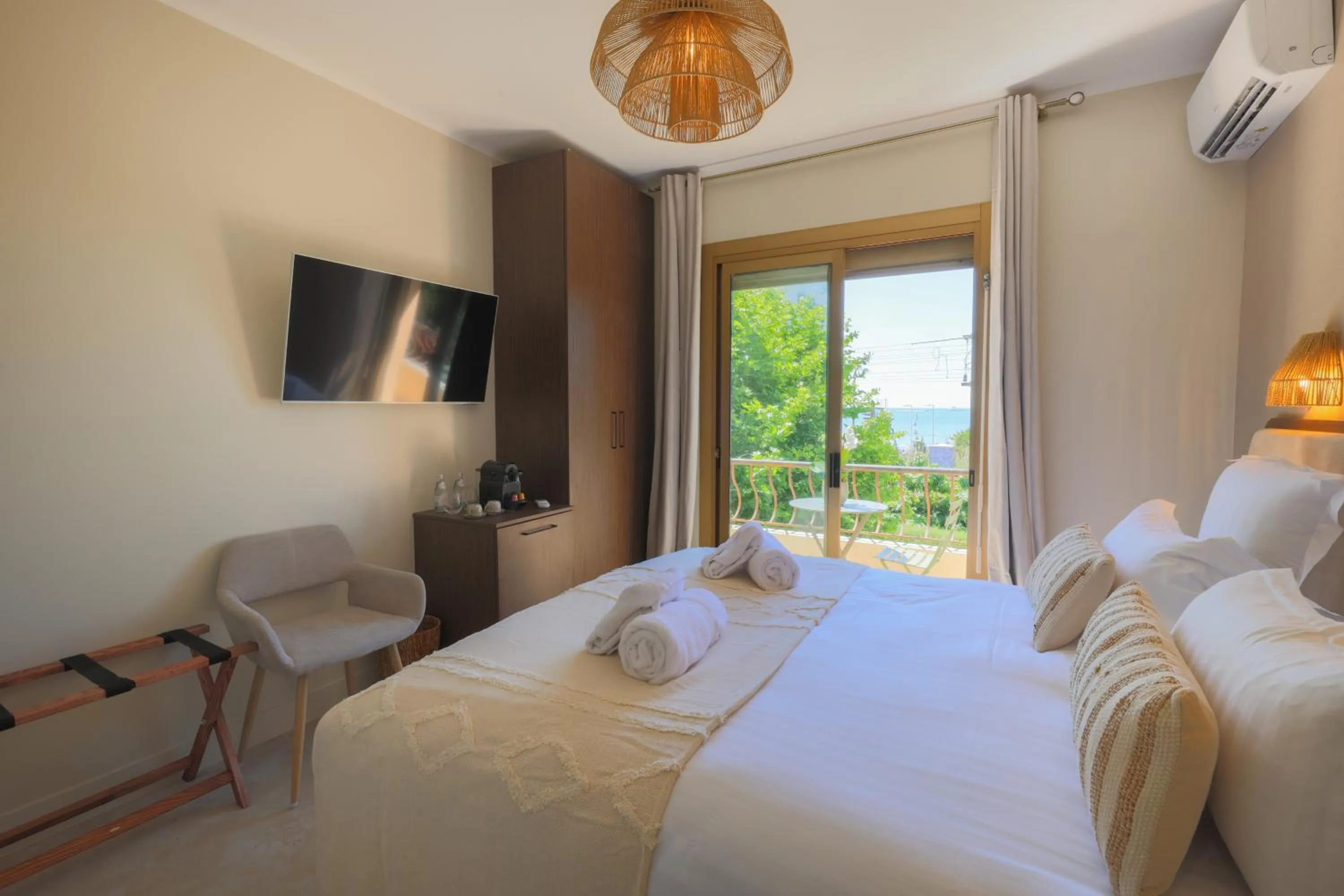 Bed in Hôtel Lou Juan