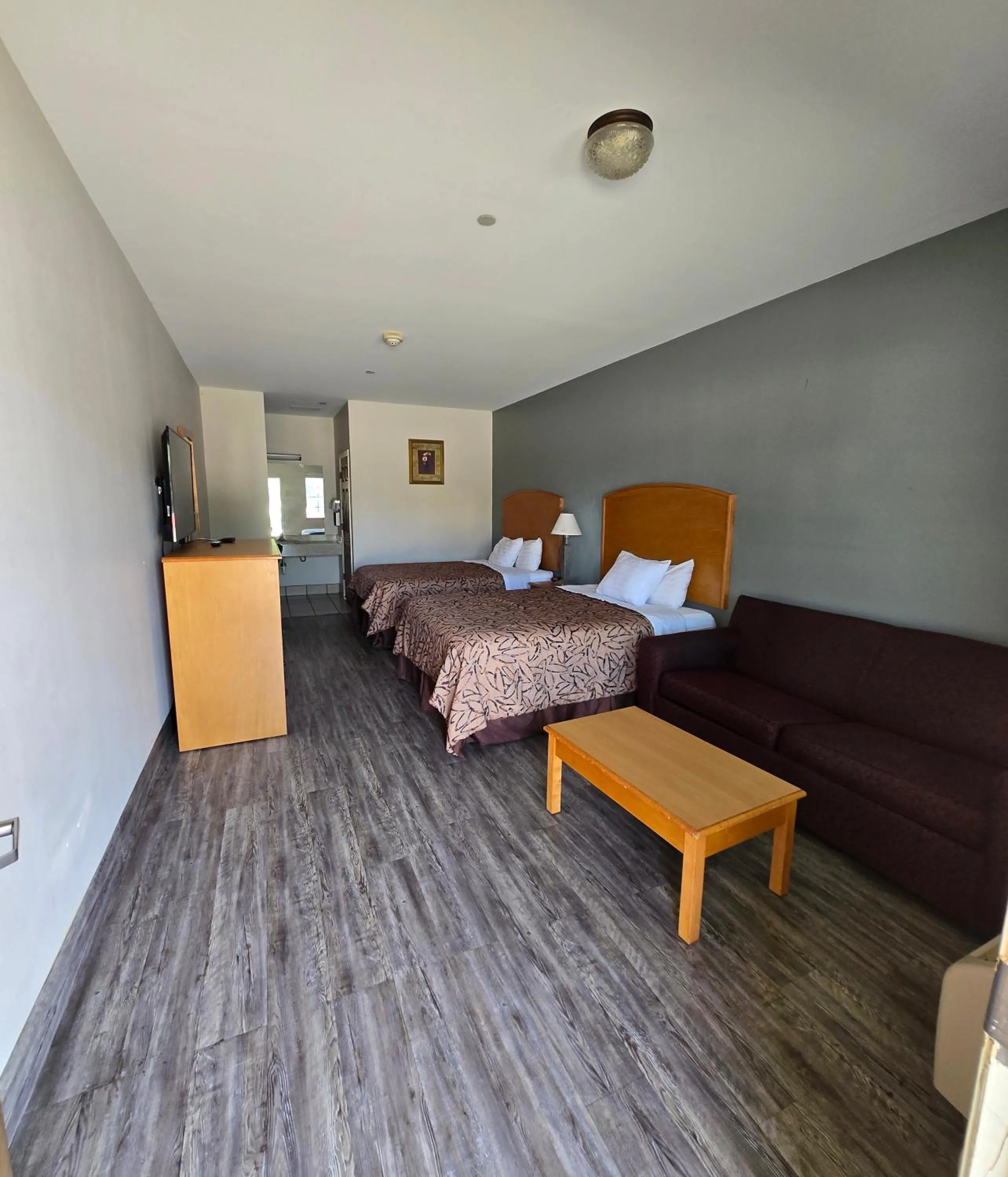 Whitesboro Inn & Suites