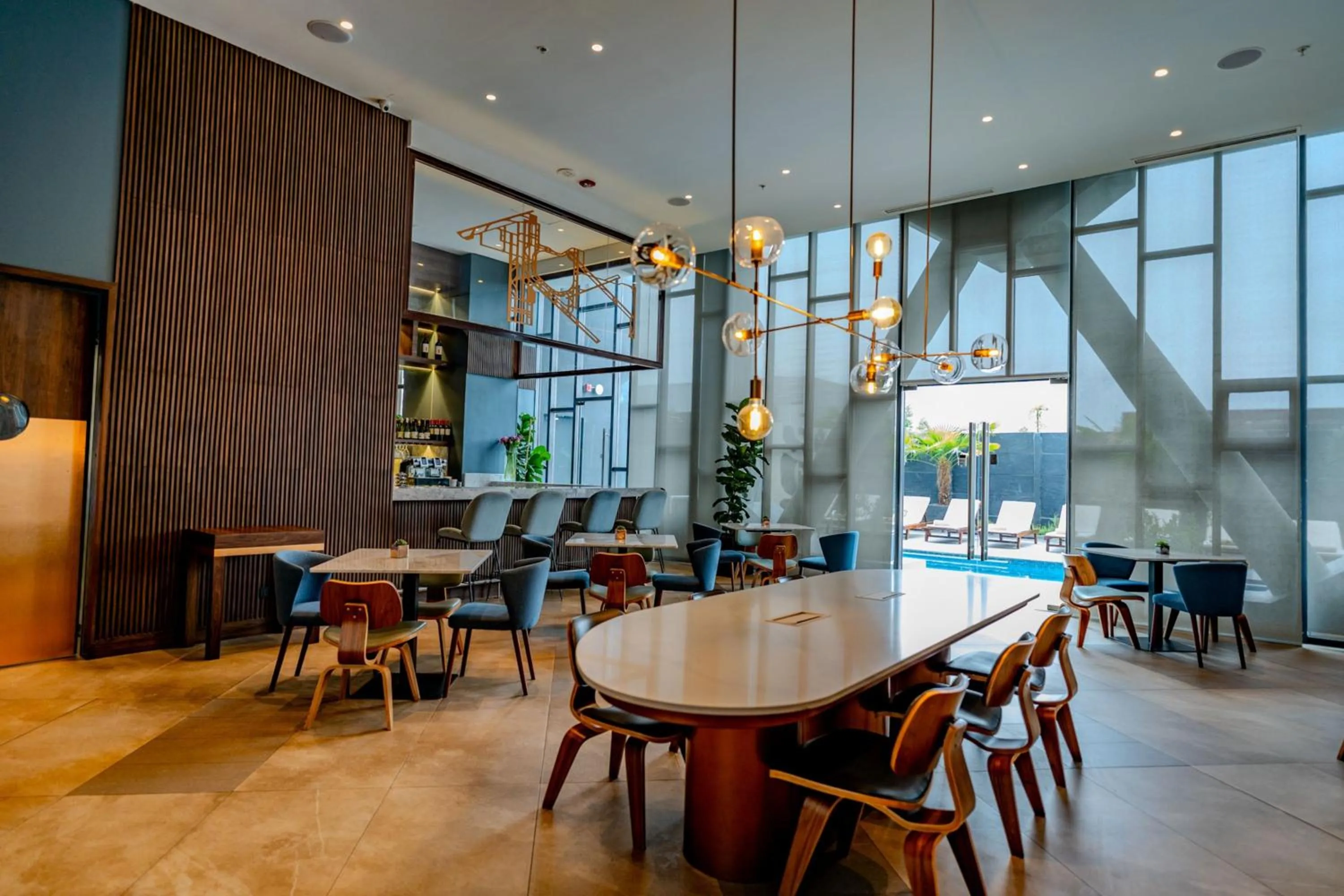 Restaurant/places to eat in Courtyard by Marriott Santiago Airport