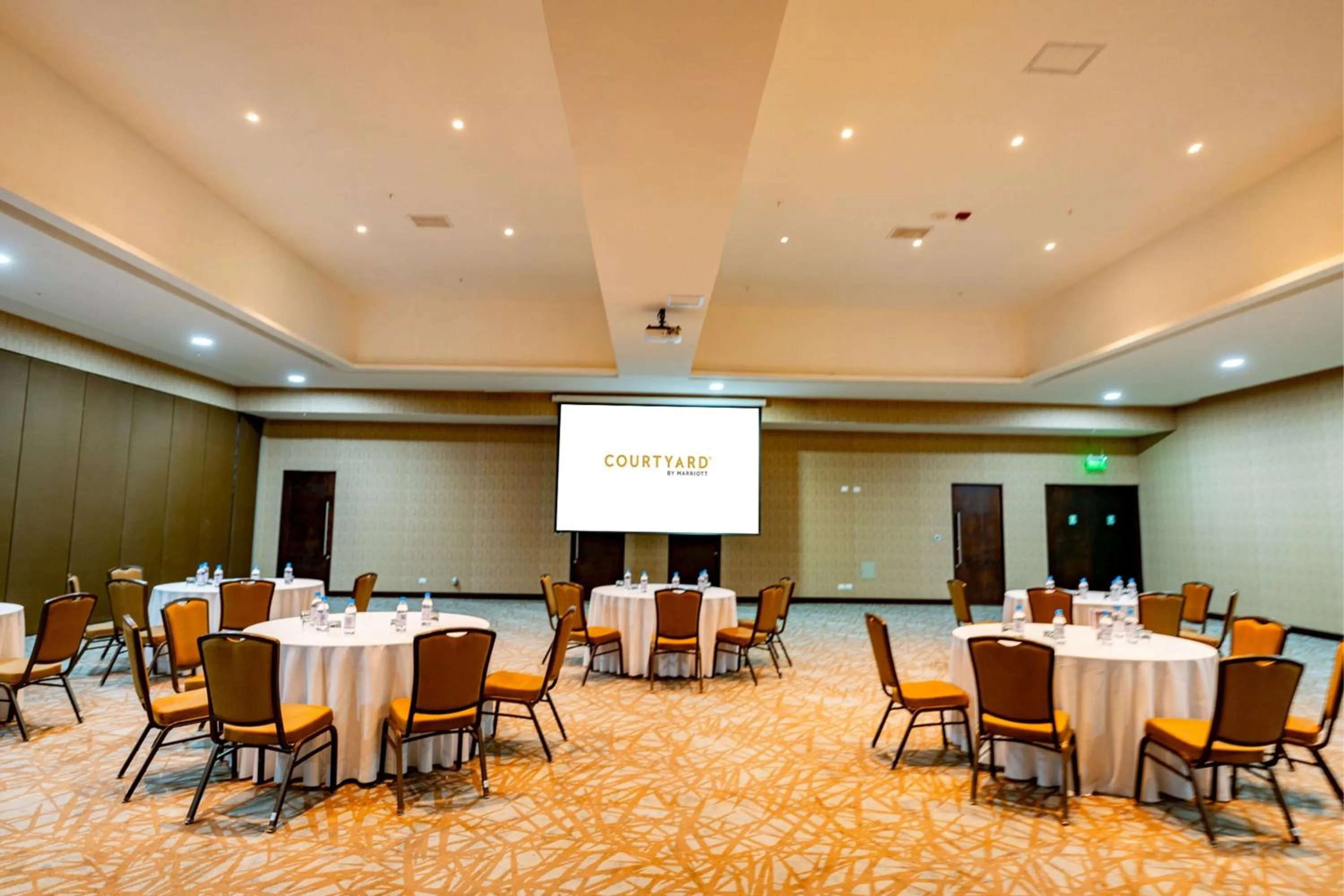 Meeting/conference room in Courtyard by Marriott Santiago Airport