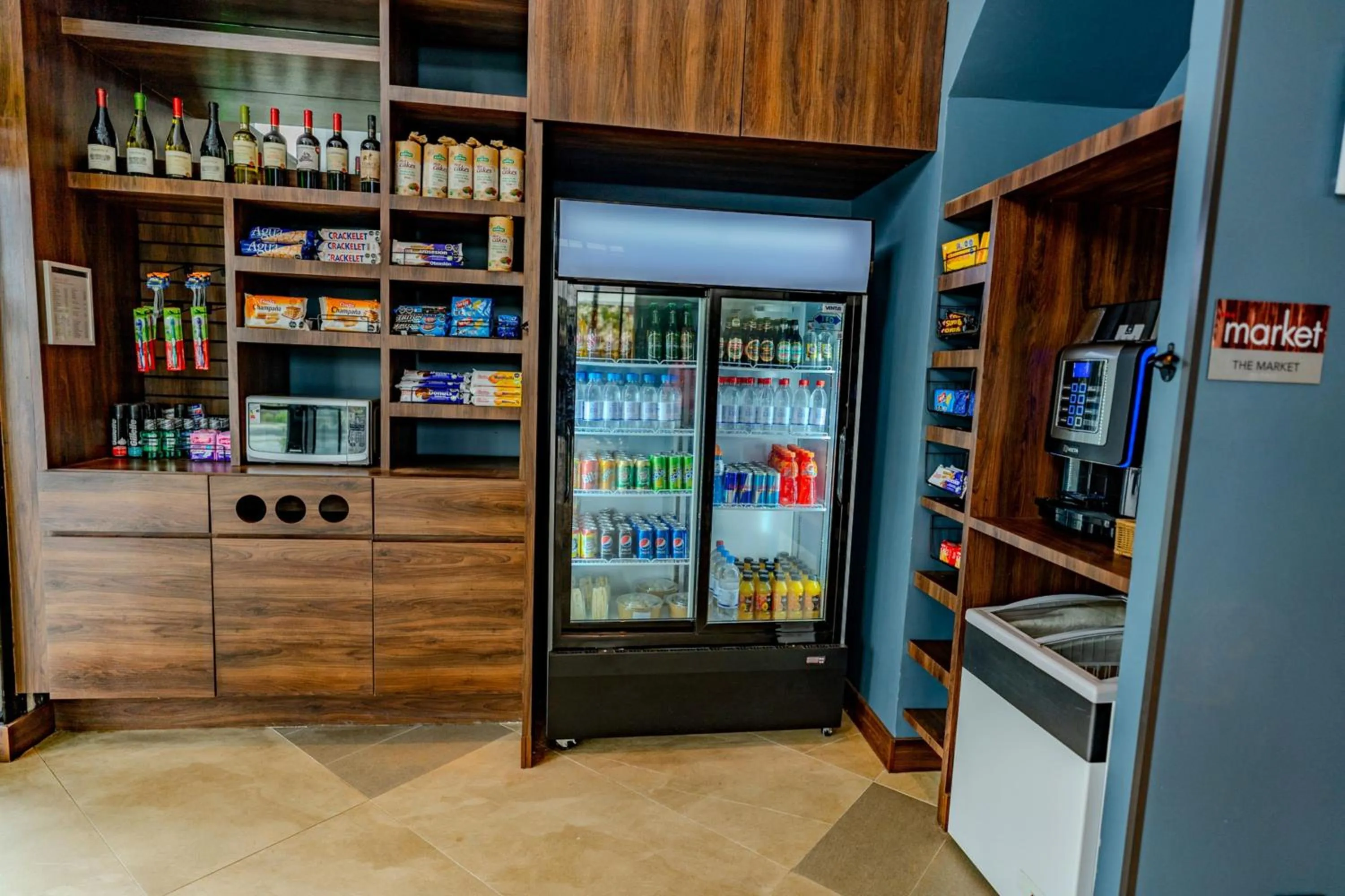 Restaurant/places to eat in Courtyard by Marriott Santiago Airport