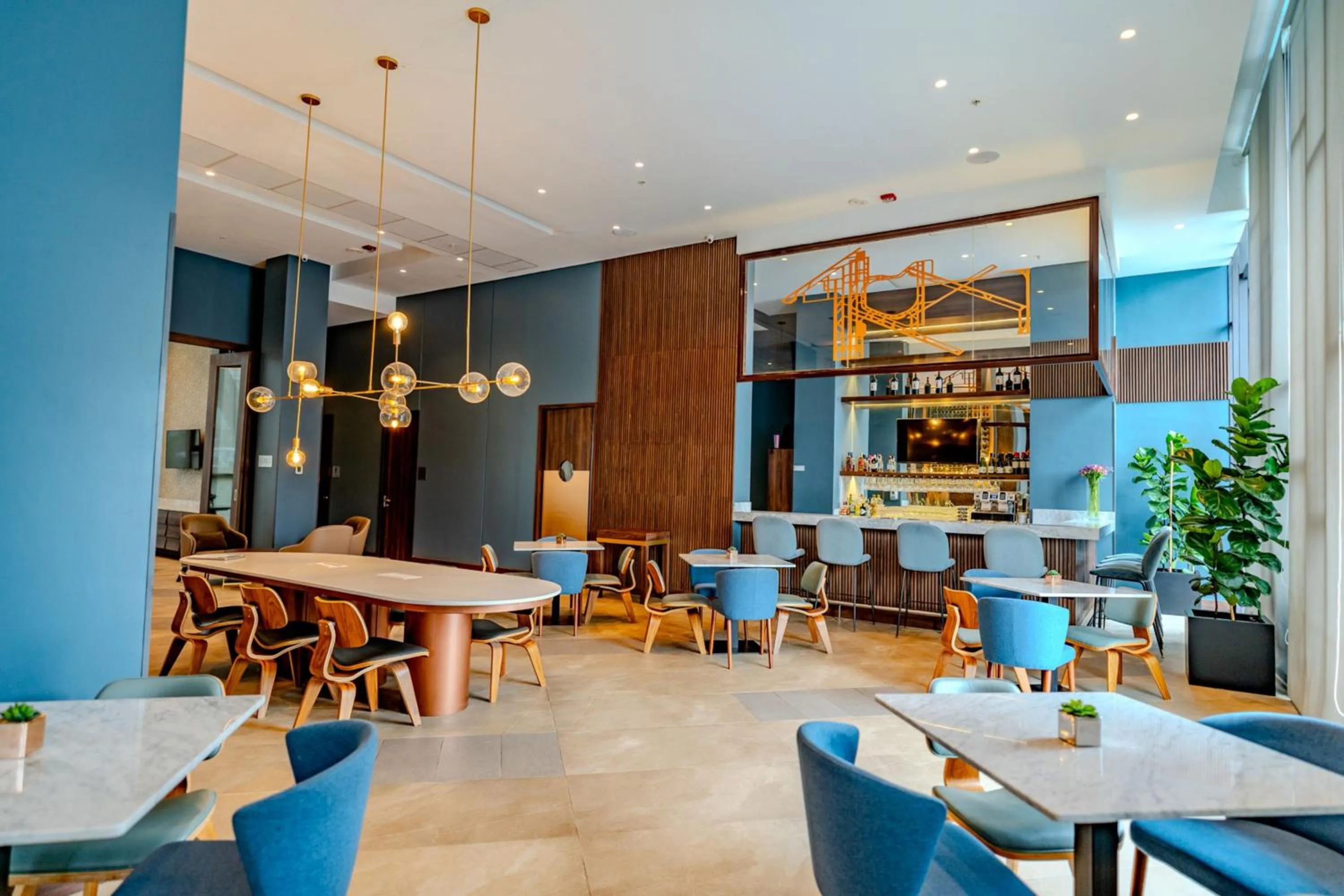 Restaurant/places to eat in Courtyard by Marriott Santiago Airport