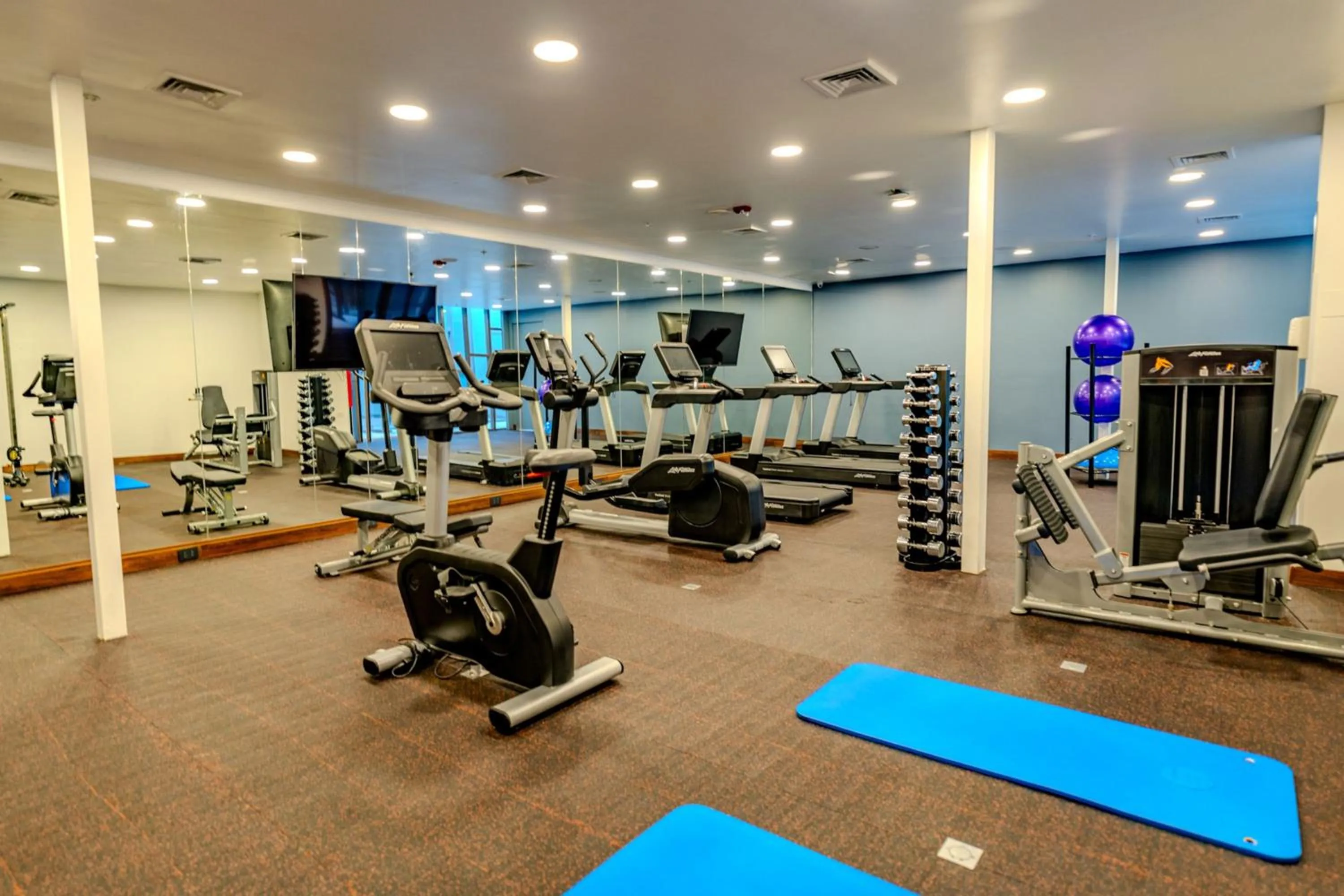 Fitness centre/facilities in Courtyard by Marriott Santiago Airport
