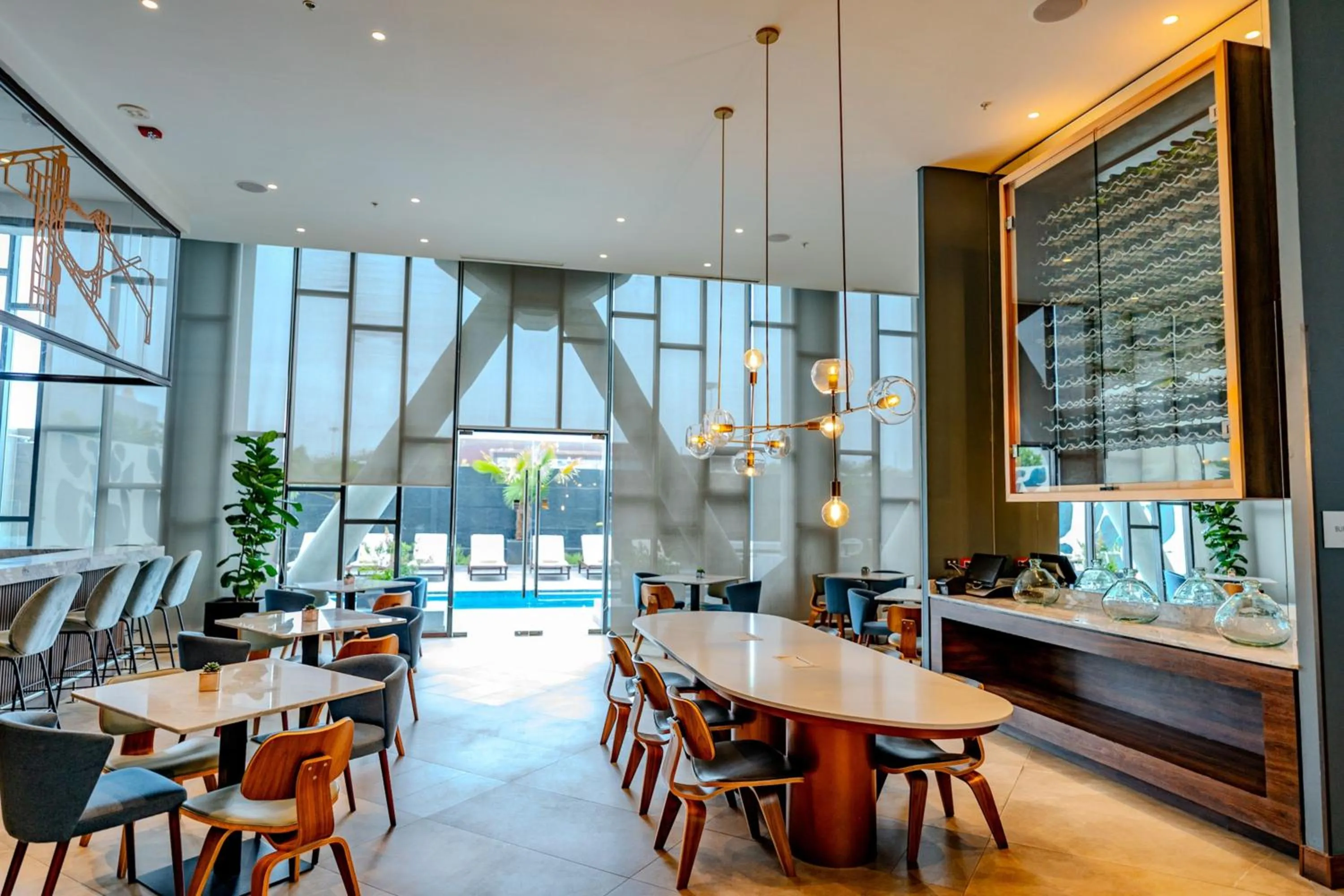 Restaurant/places to eat in Courtyard by Marriott Santiago Airport