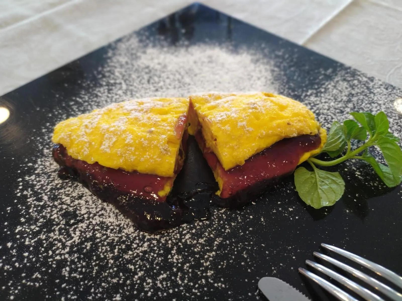 Restaurant/places to eat in Hotel Etoile