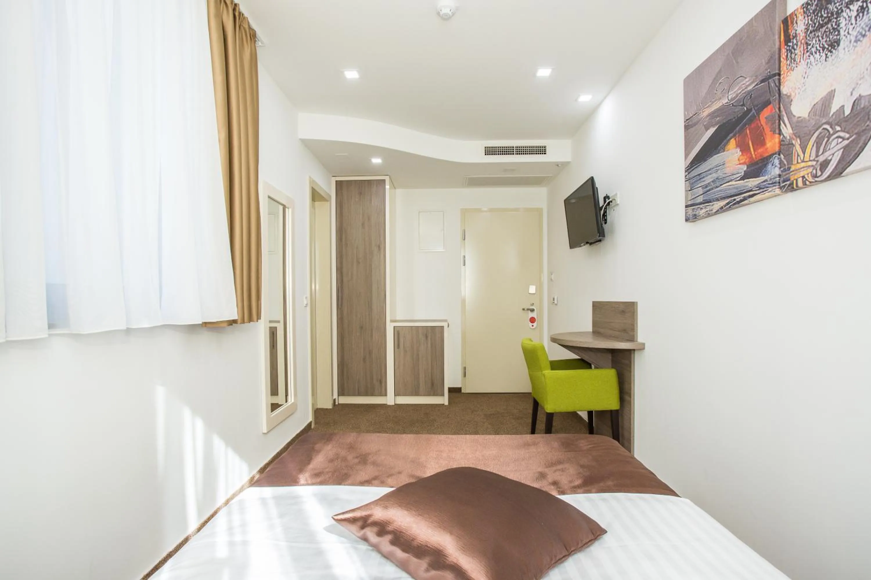 Bed in The Hotel National