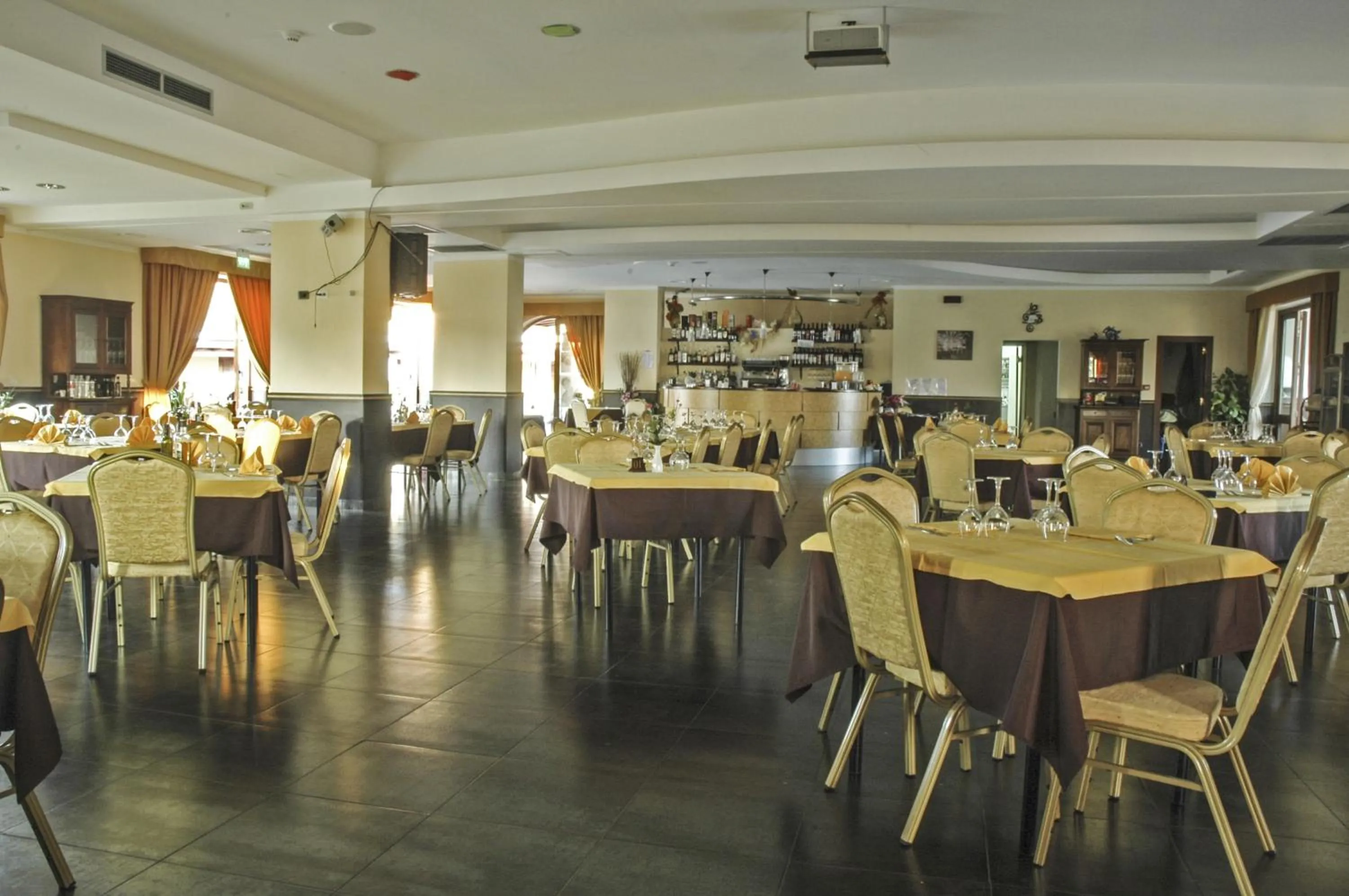 Restaurant/places to eat in Eolian Residence