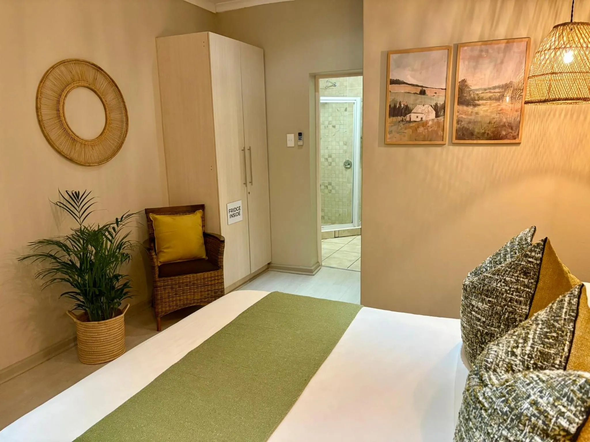 minibar, Bed in The Suburban Guest House