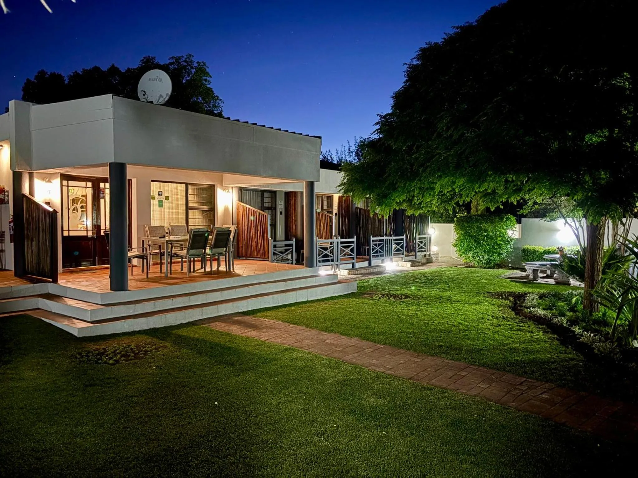 Garden in The Suburban Guest House