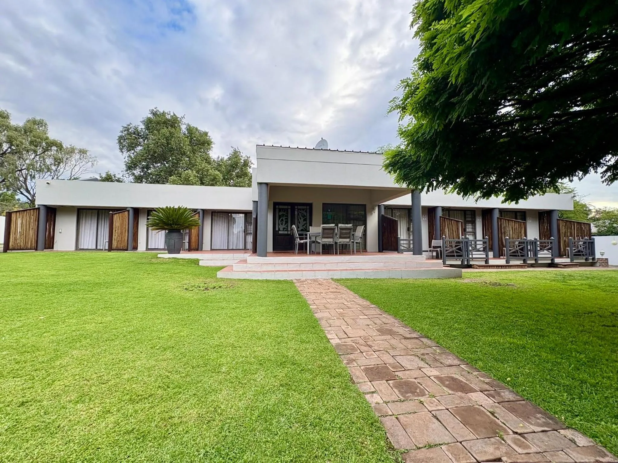 Garden in The Suburban Guest House