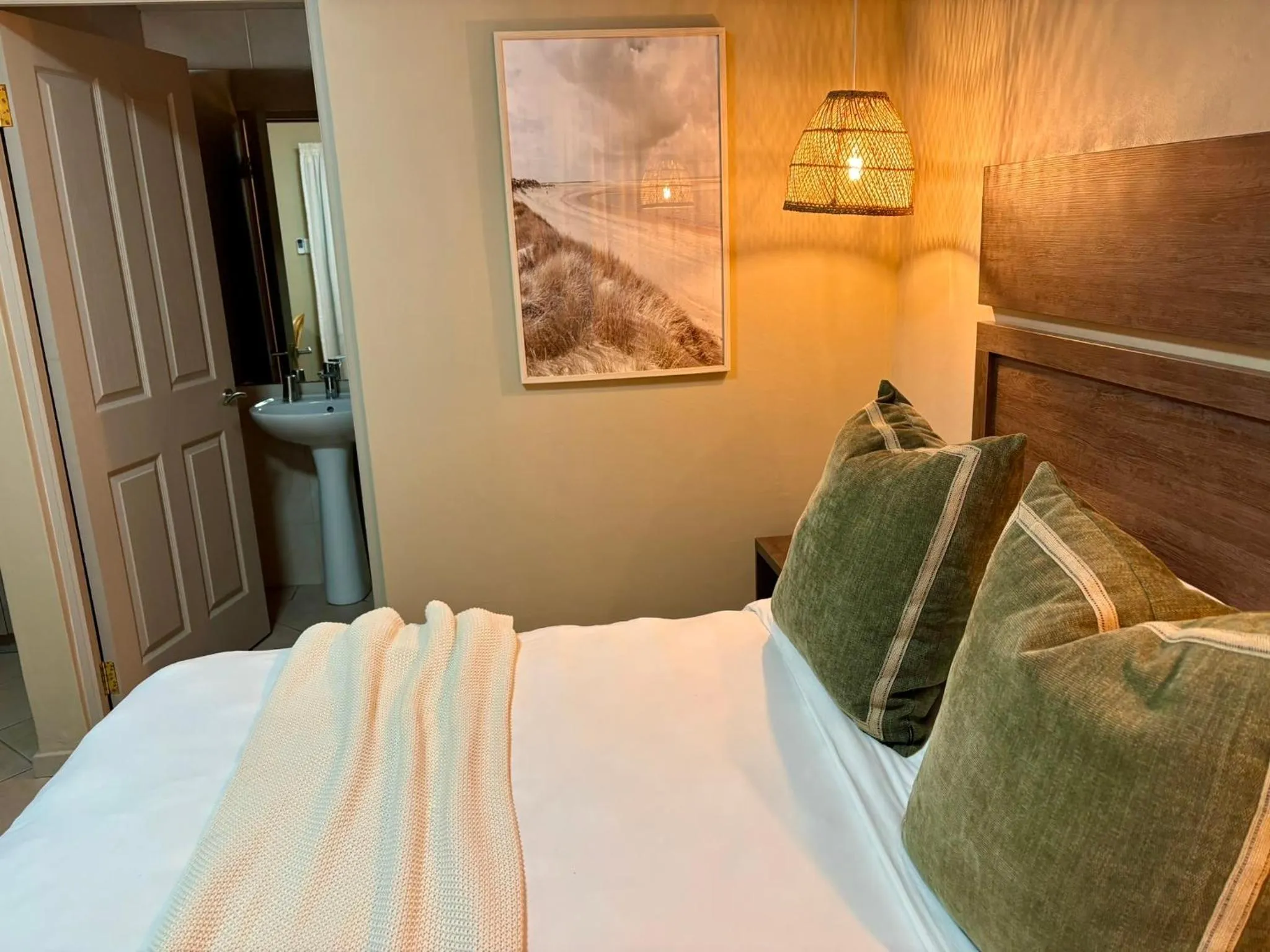 Bedroom, Bed in The Suburban Guest House