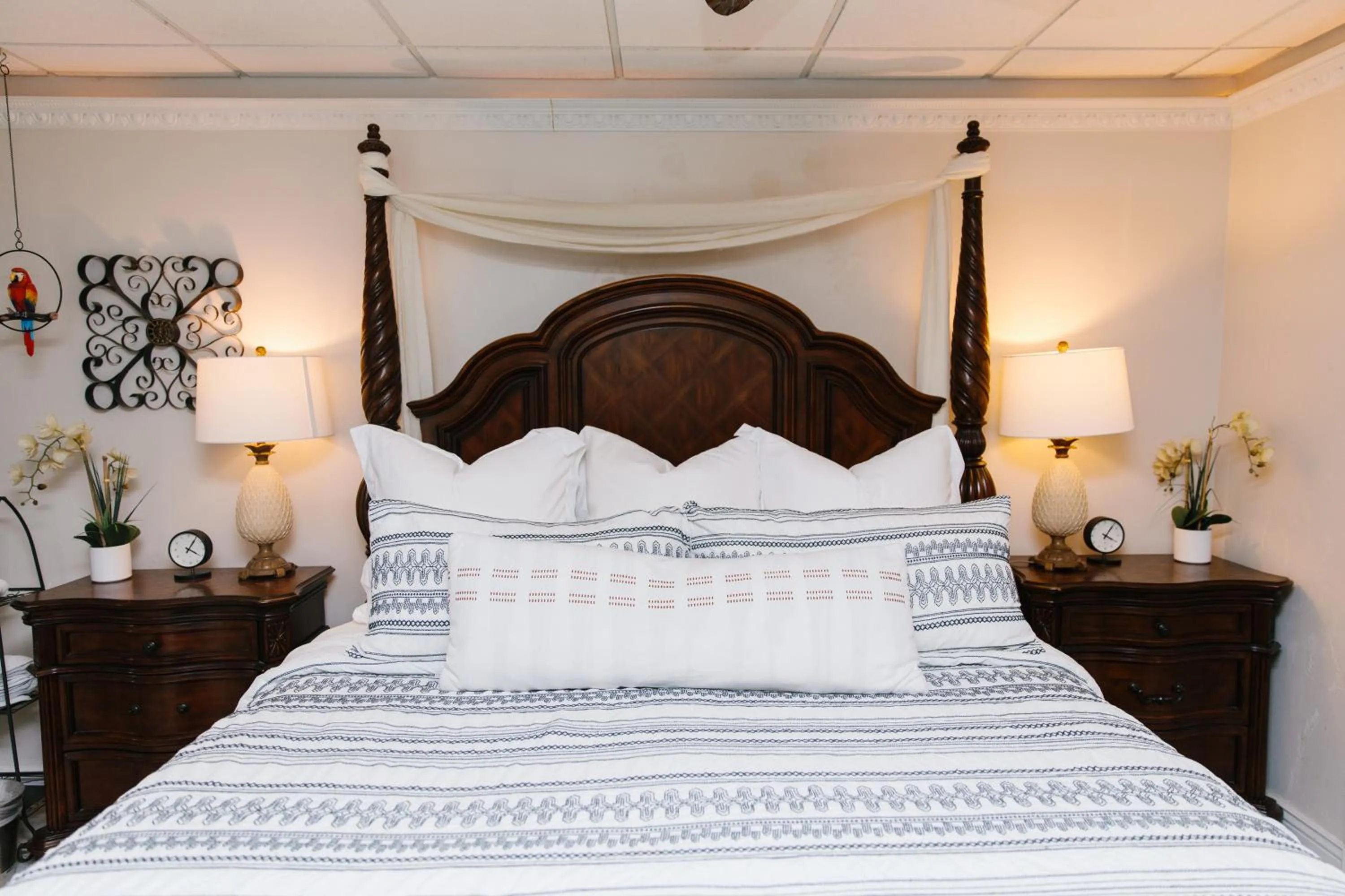 Bed in 5th East Hall Bed & Breakfast