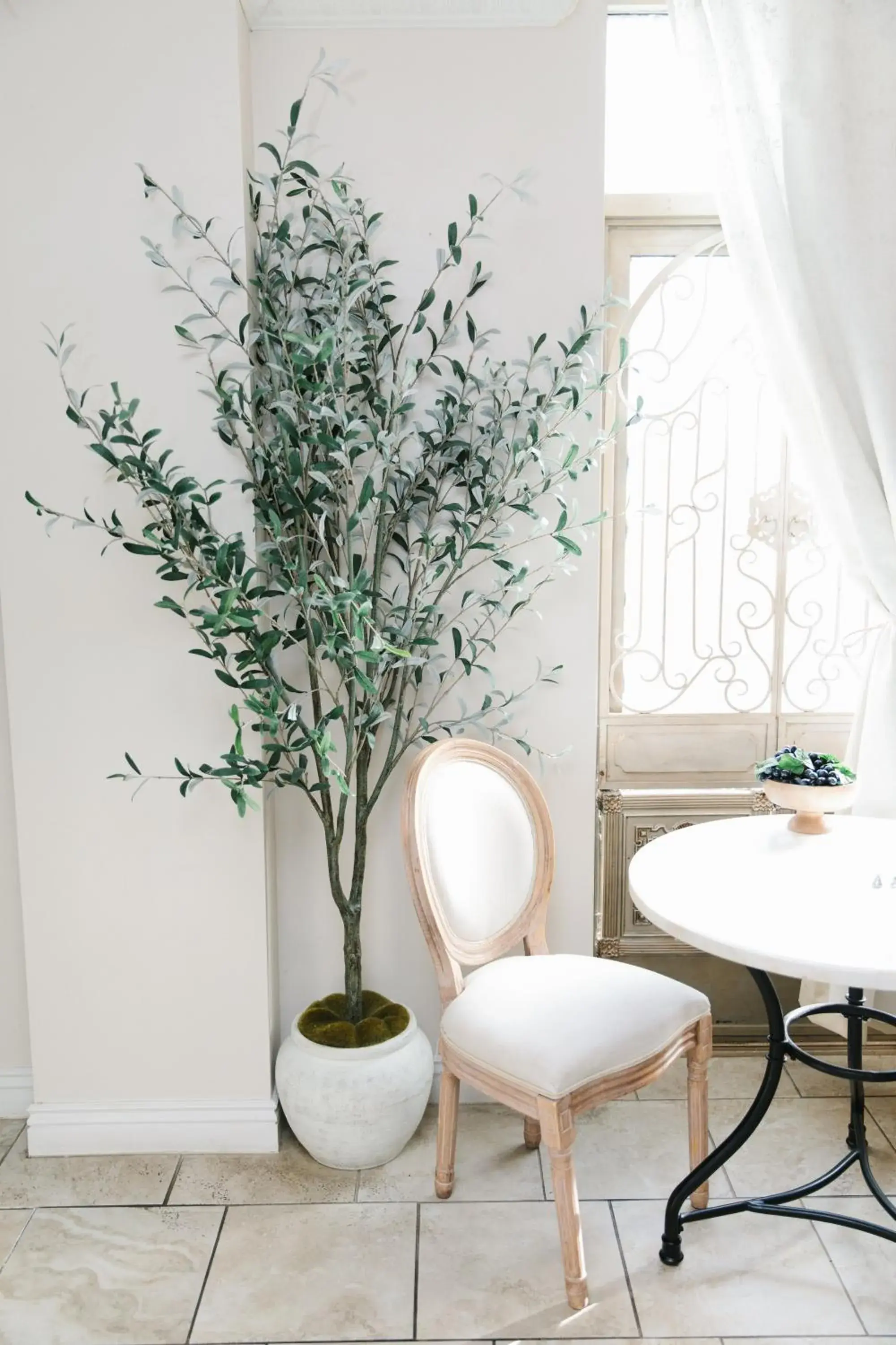 Deluxe King Room in 5th East Hall Bed & Breakfast Deluxe King Room in 5th East Hall Bed & Breakfast