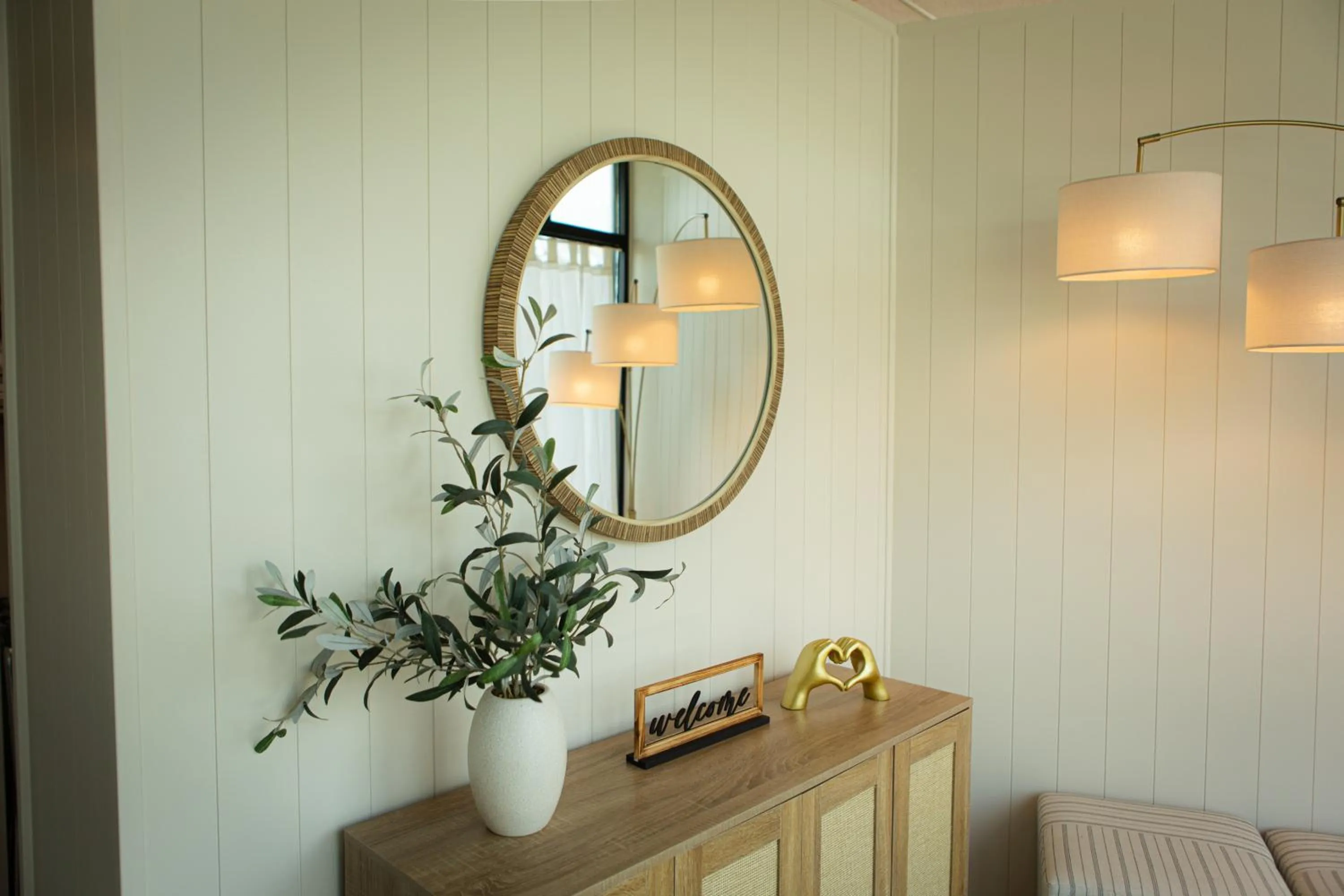 Hideaway Suites On 5th-Formally 5th East Hall