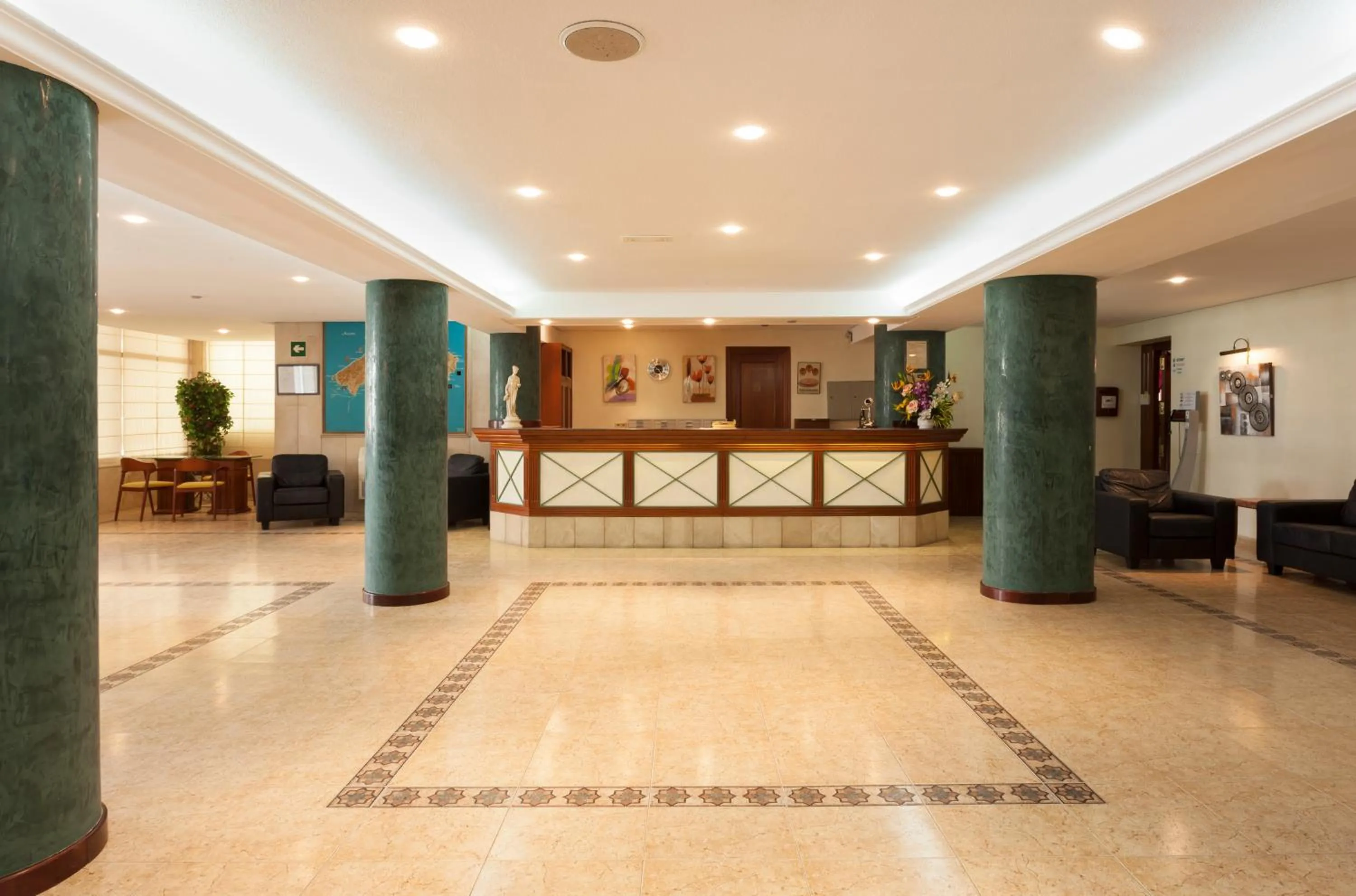 Lobby or reception in Hotel Riutort