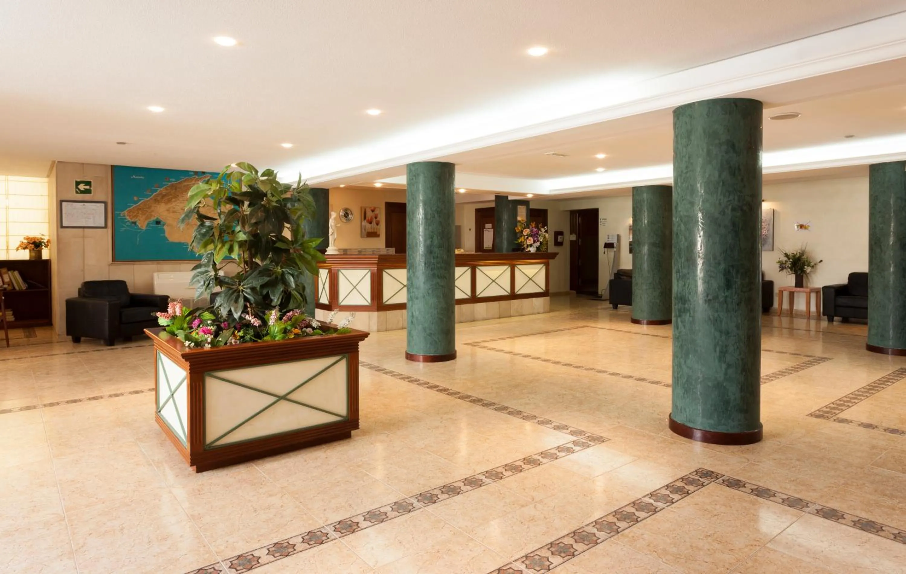 Lobby or reception in Hotel Riutort