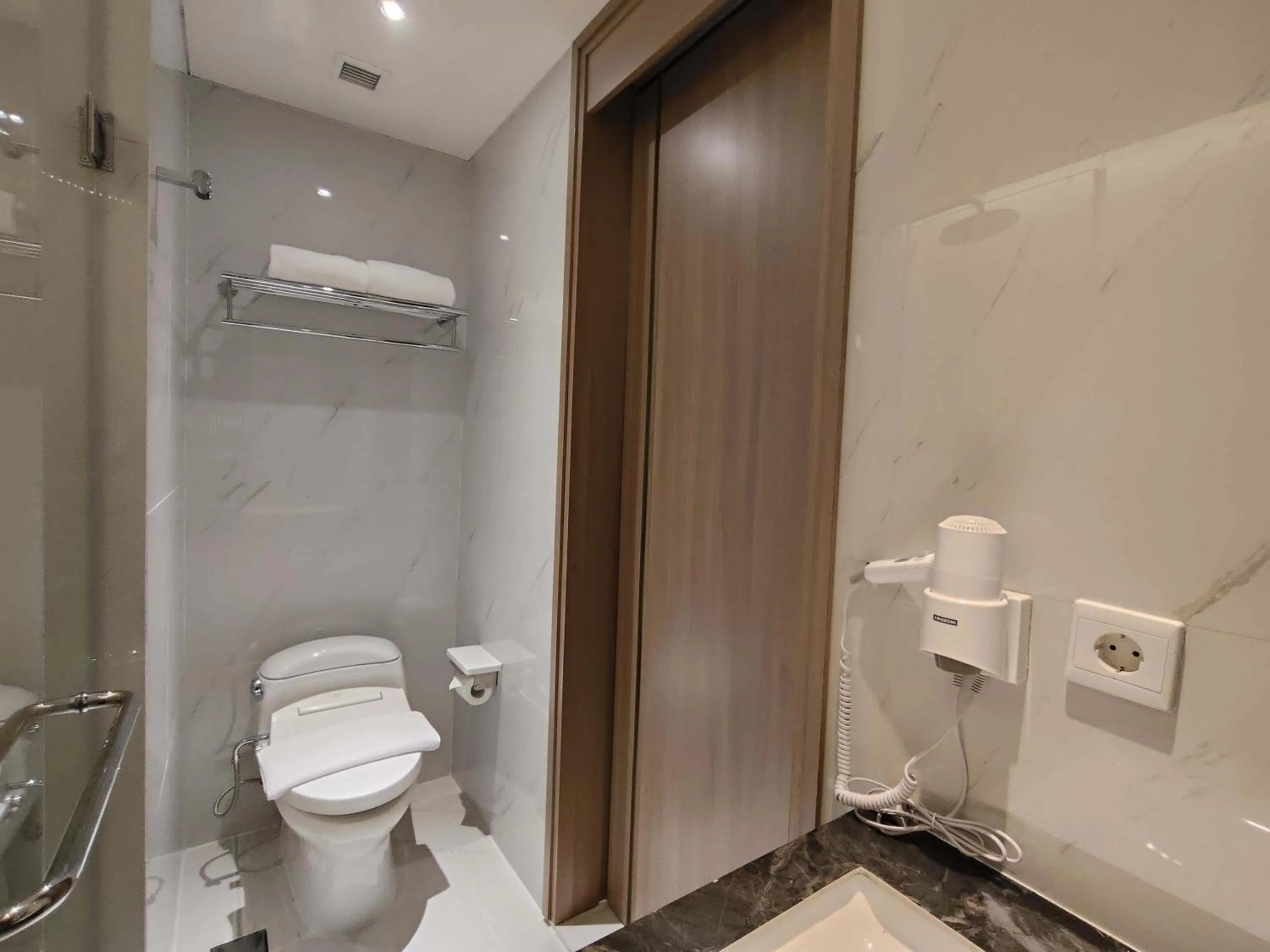 Bathroom in Grand Whiz Hotel Praxis Surabaya
