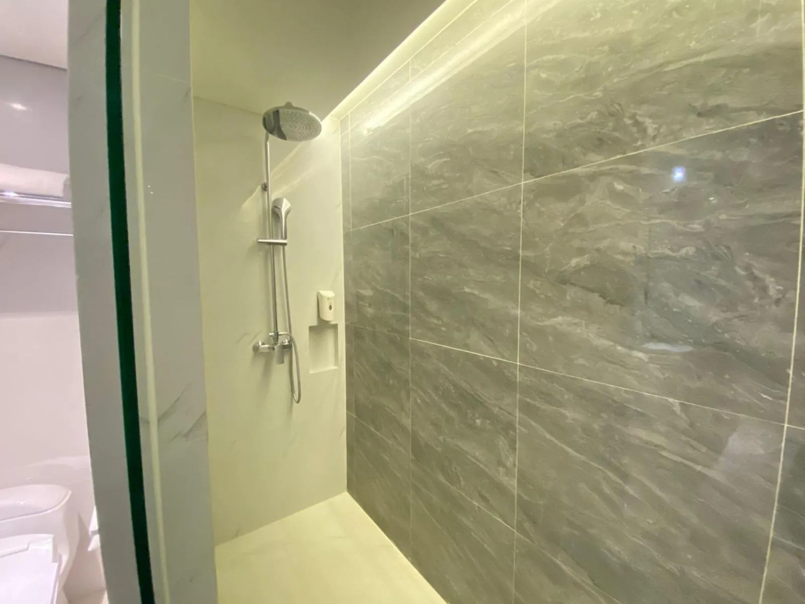 Bathroom in Grand Whiz Hotel Praxis Surabaya