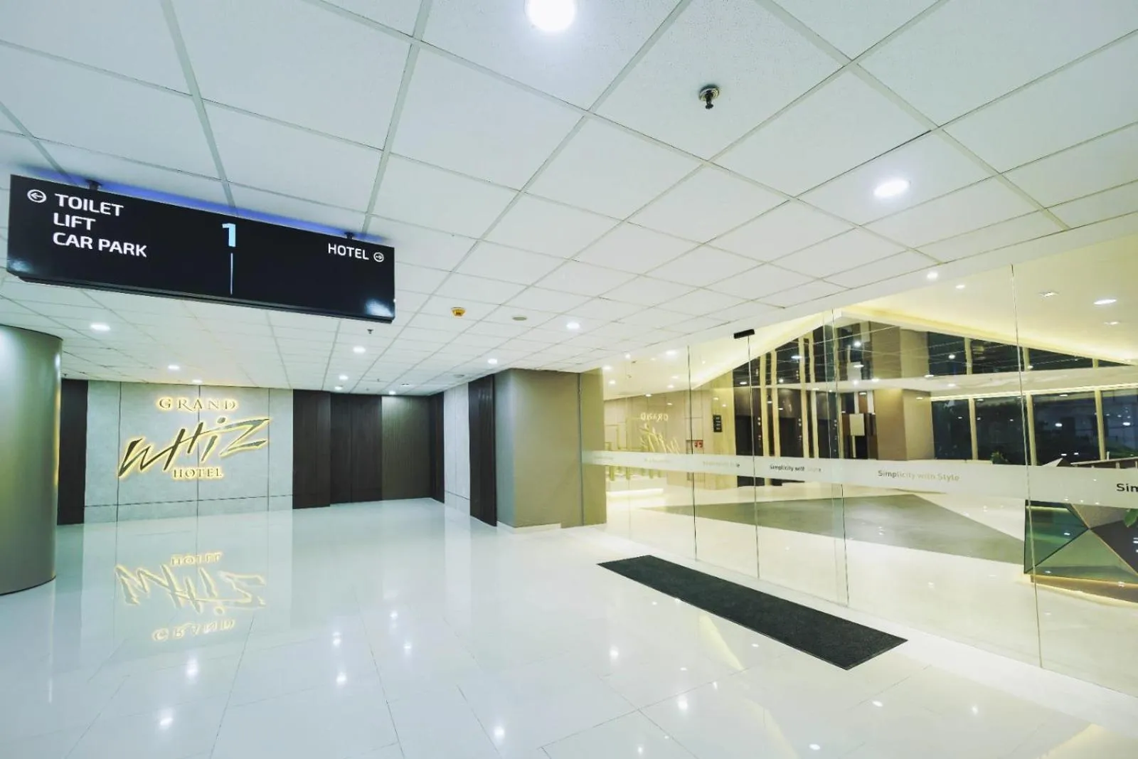 Lobby or reception in Grand Whiz Hotel Praxis Surabaya