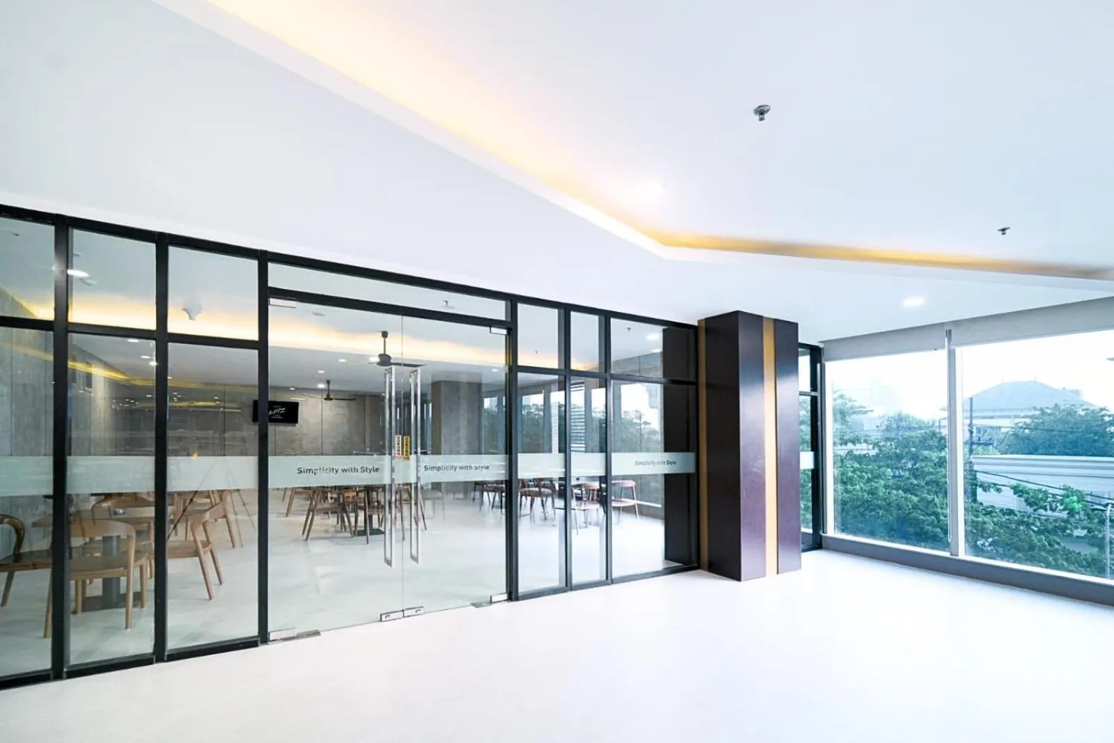 Restaurant/places to eat in Grand Whiz Hotel Praxis Surabaya