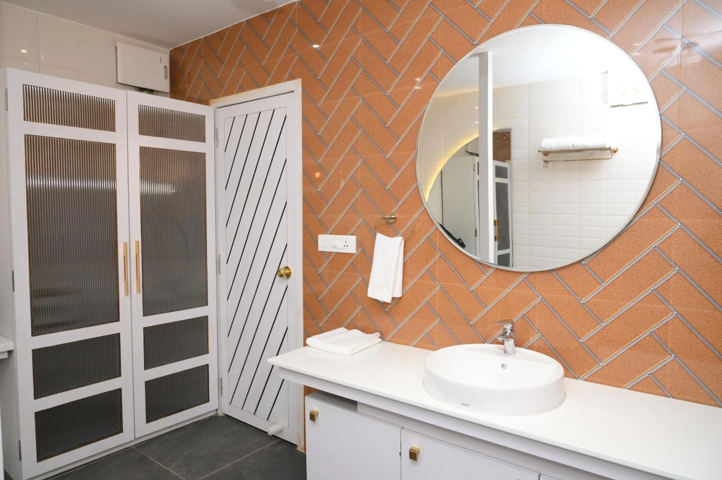 Parim Park Resort & Suites