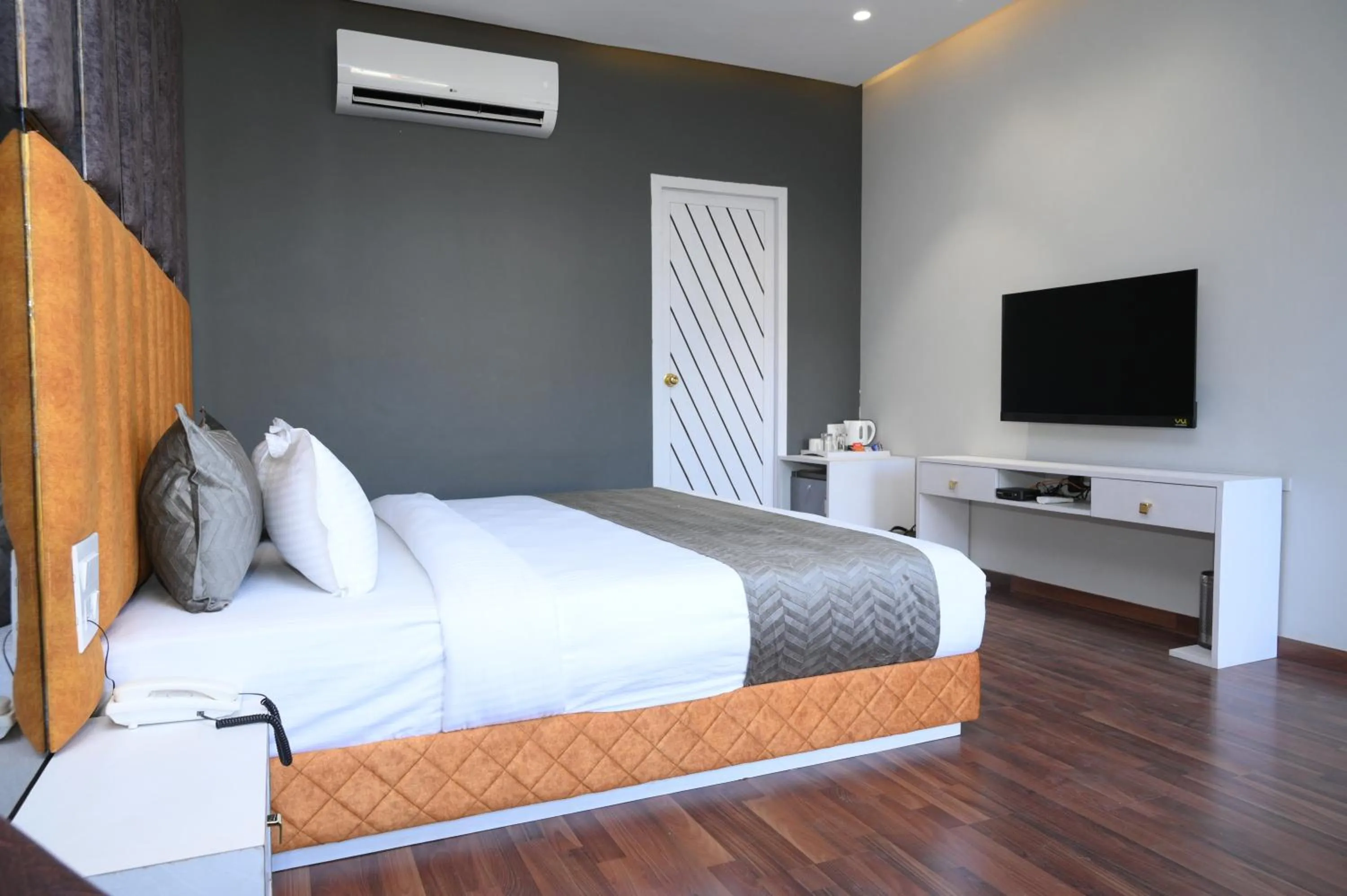 Parim Park Resort & Suites