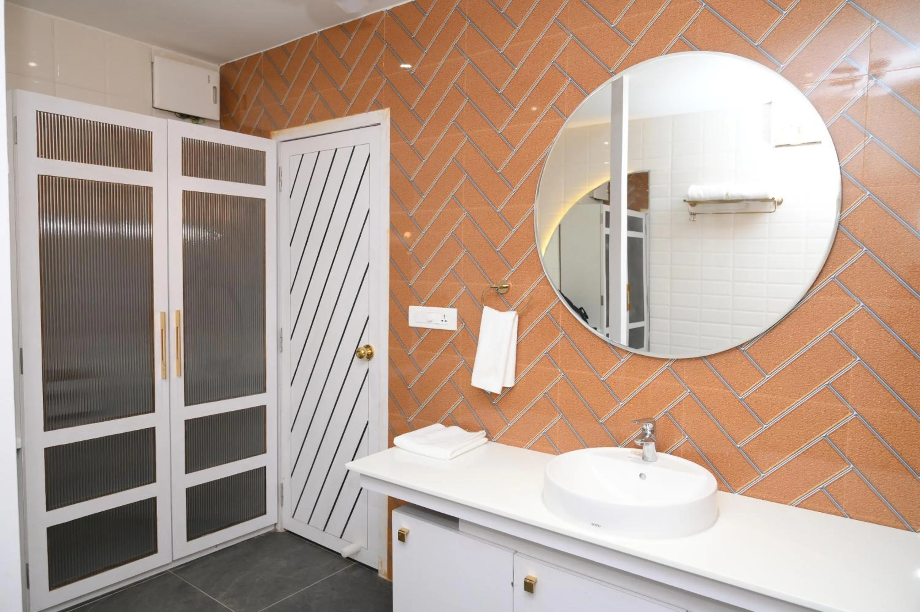 Parim Park Resort & Suites