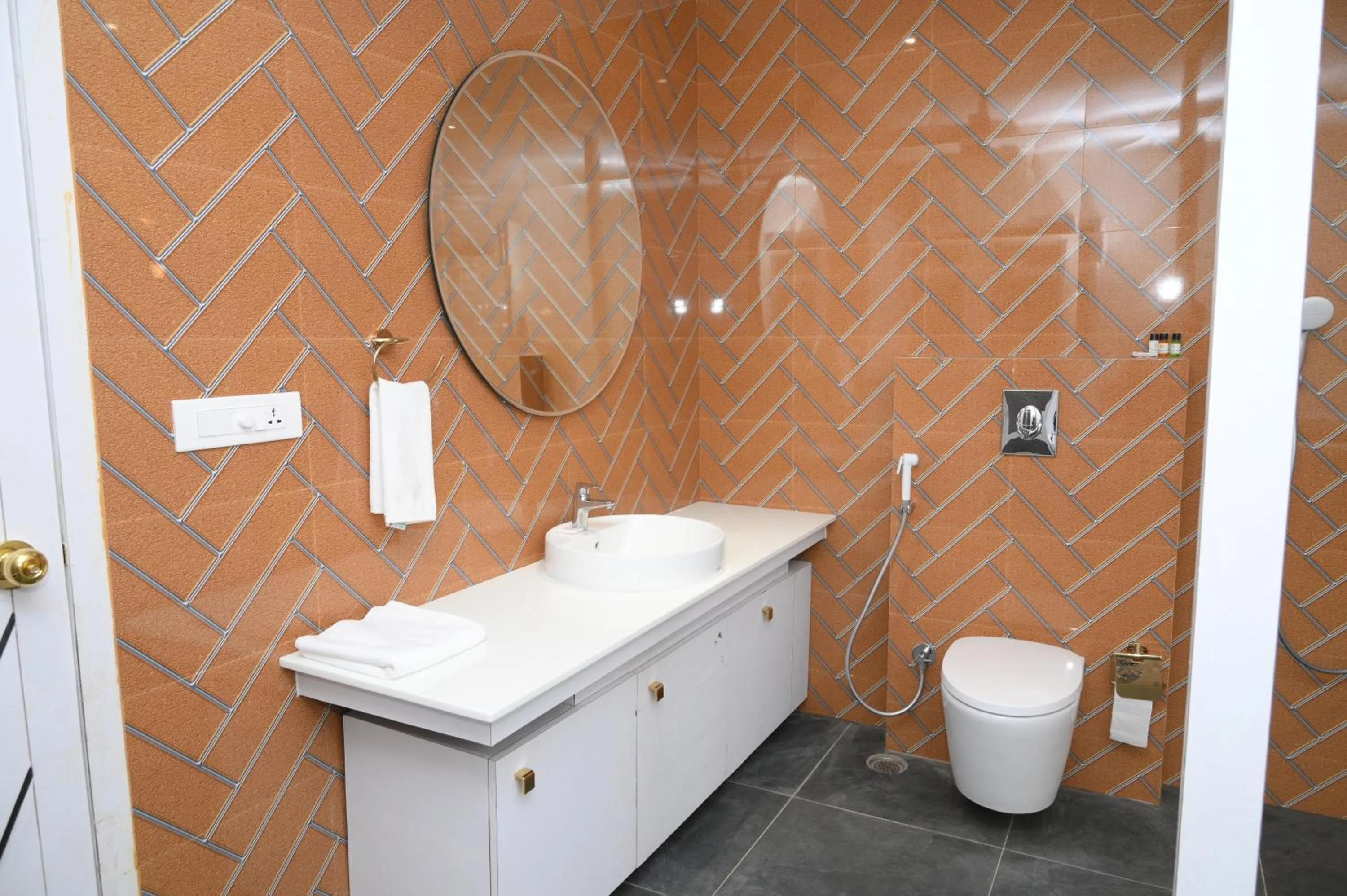 Parim Park Resort & Suites