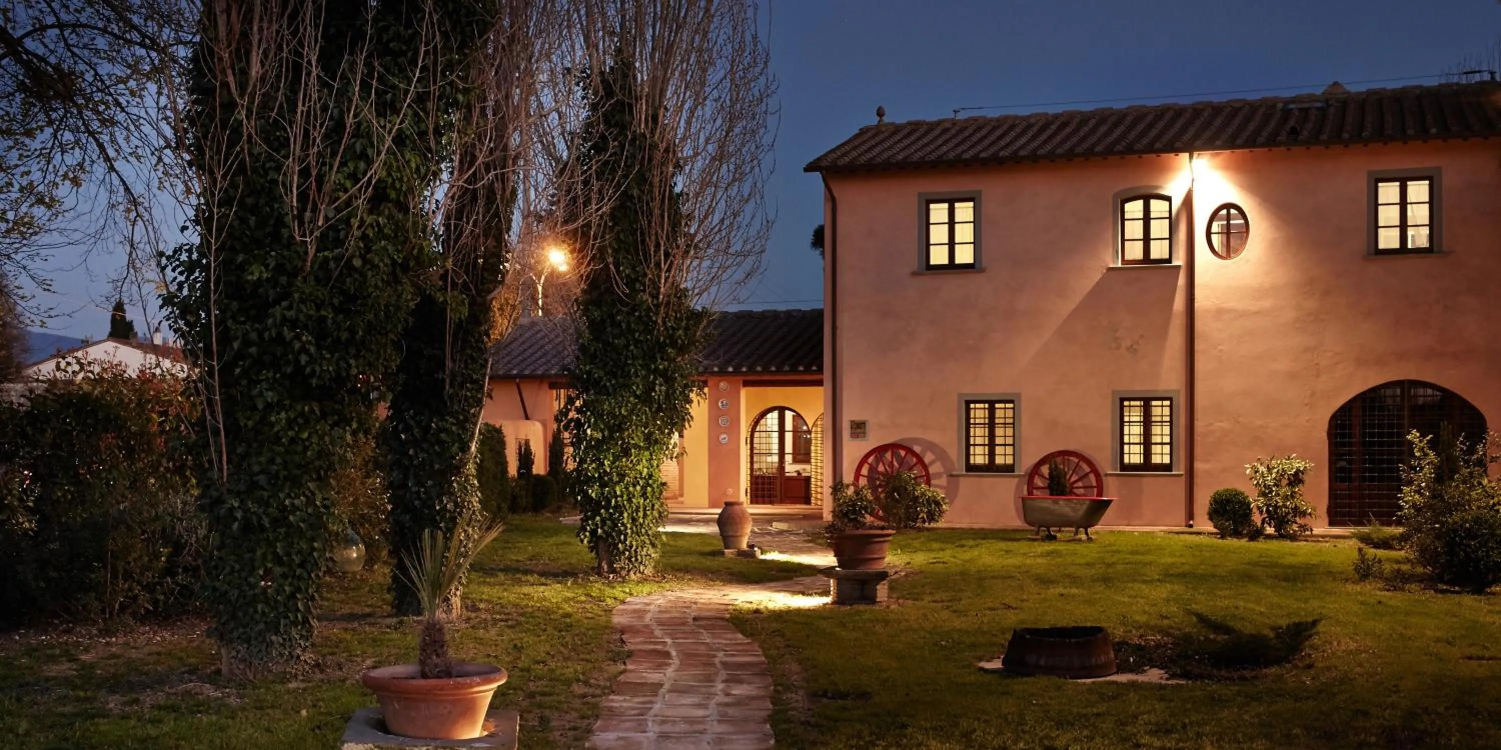 Facade/entrance in B&B ai Condotti di Pisa da Filippo