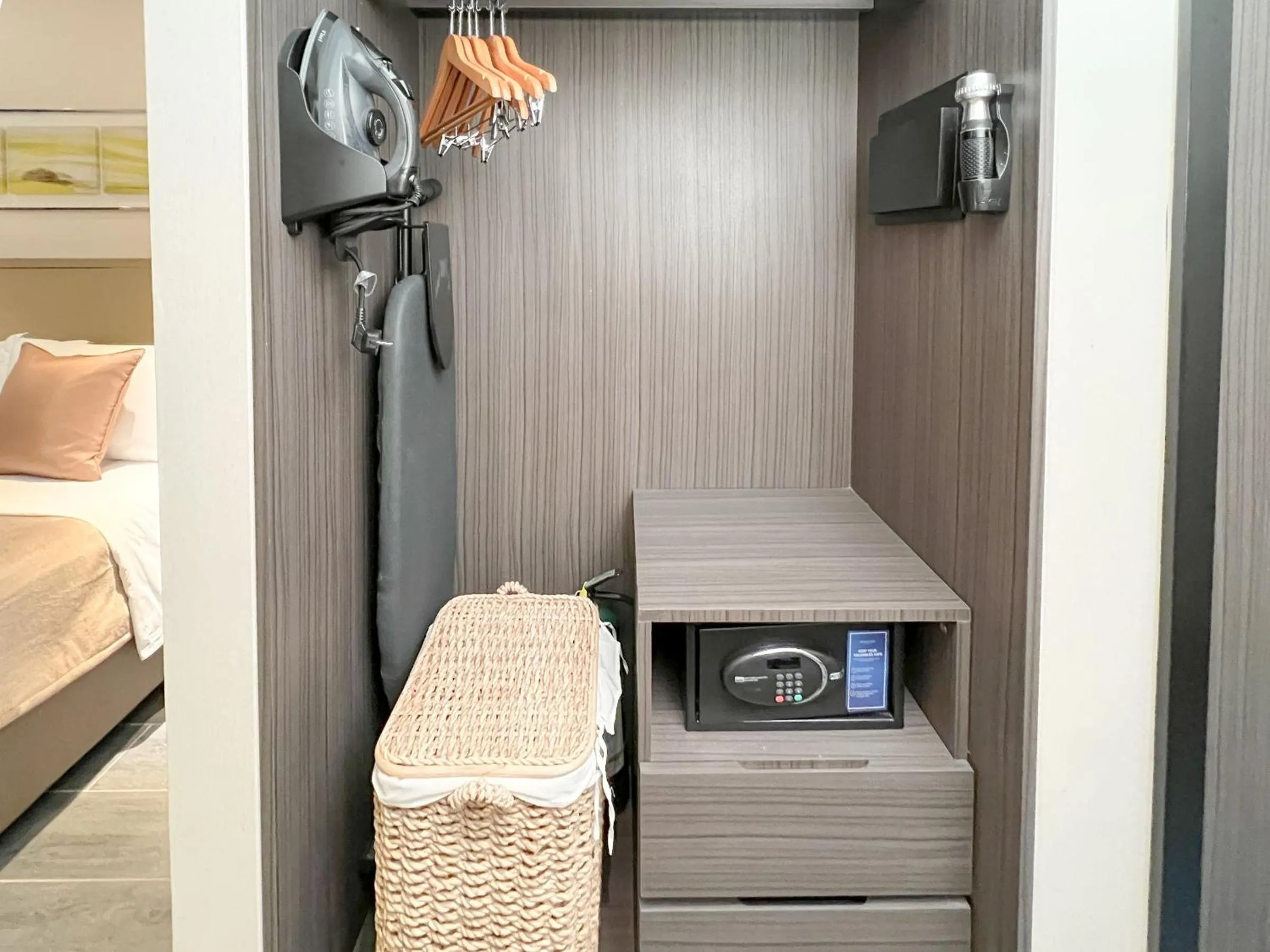 Bed in Newport Stay by Runway Manila & Attractions