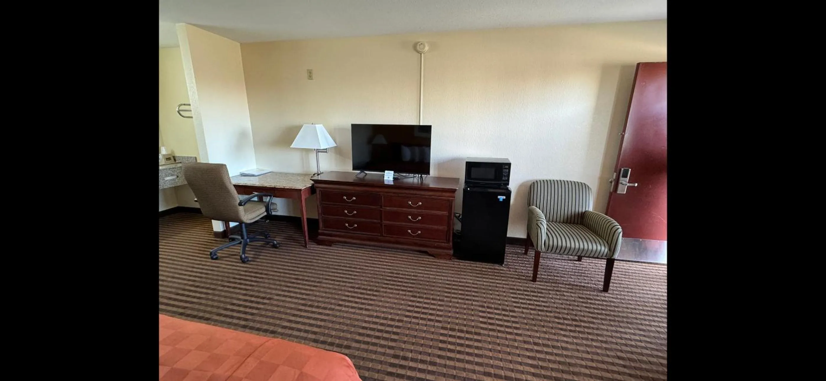 Scottish Inn & Suites - Eau Claire